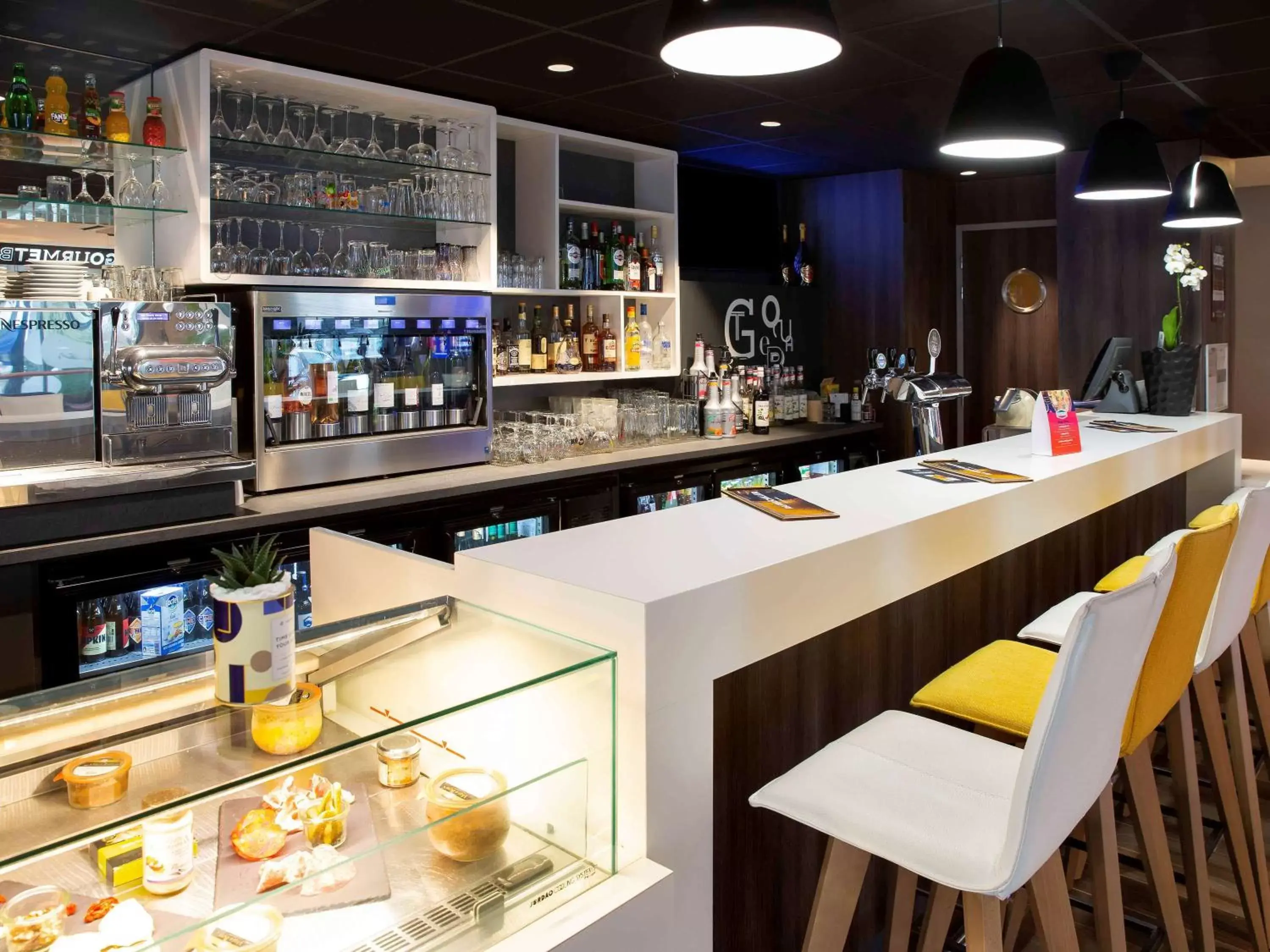 Lounge or bar, Lounge/Bar in Novotel Roissy Saint Witz