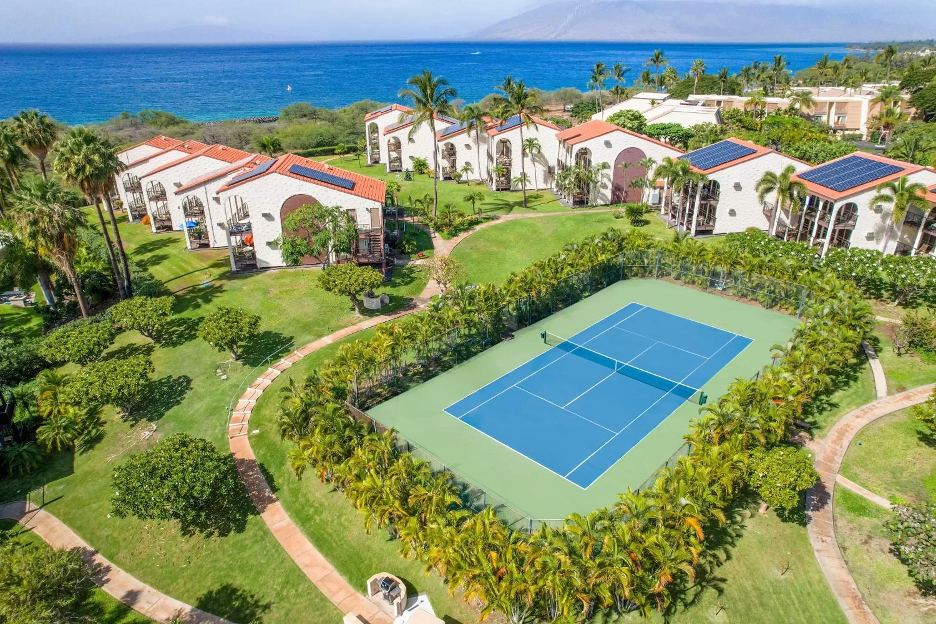 Property building, Bird's-eye View in Aston Maui Hill