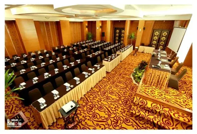Business facilities, Business Area/Conference Room in Ros-In Hotel