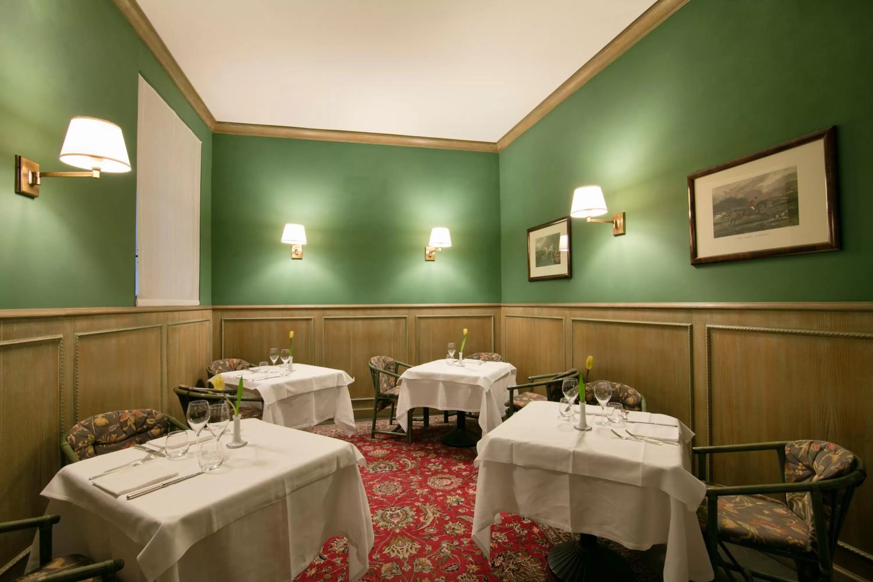 Restaurant/places to eat in Albergo Delle Notarie