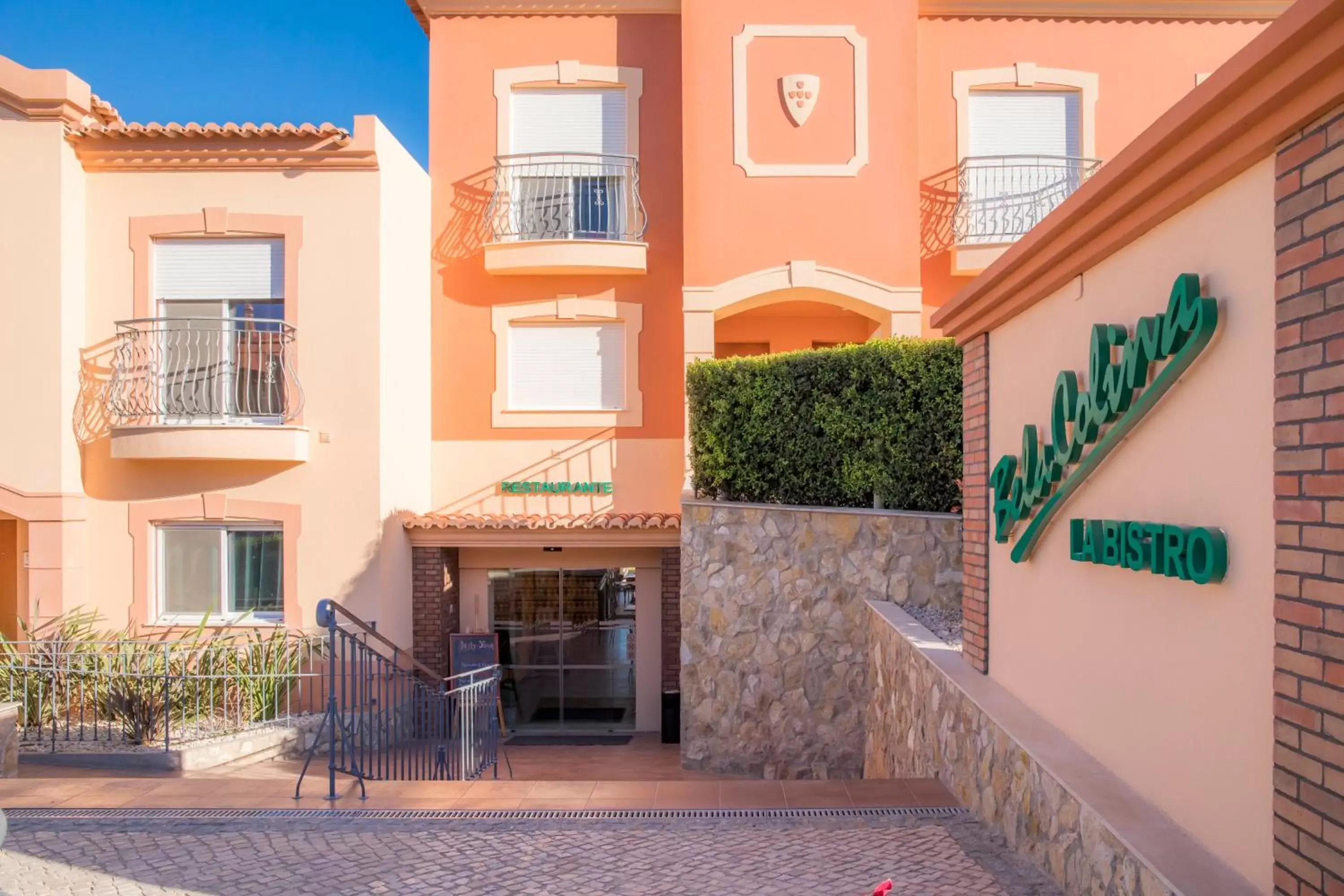 Restaurant/places to eat, Swimming Pool in Boavista Golf & Spa - Bela Colina Village
