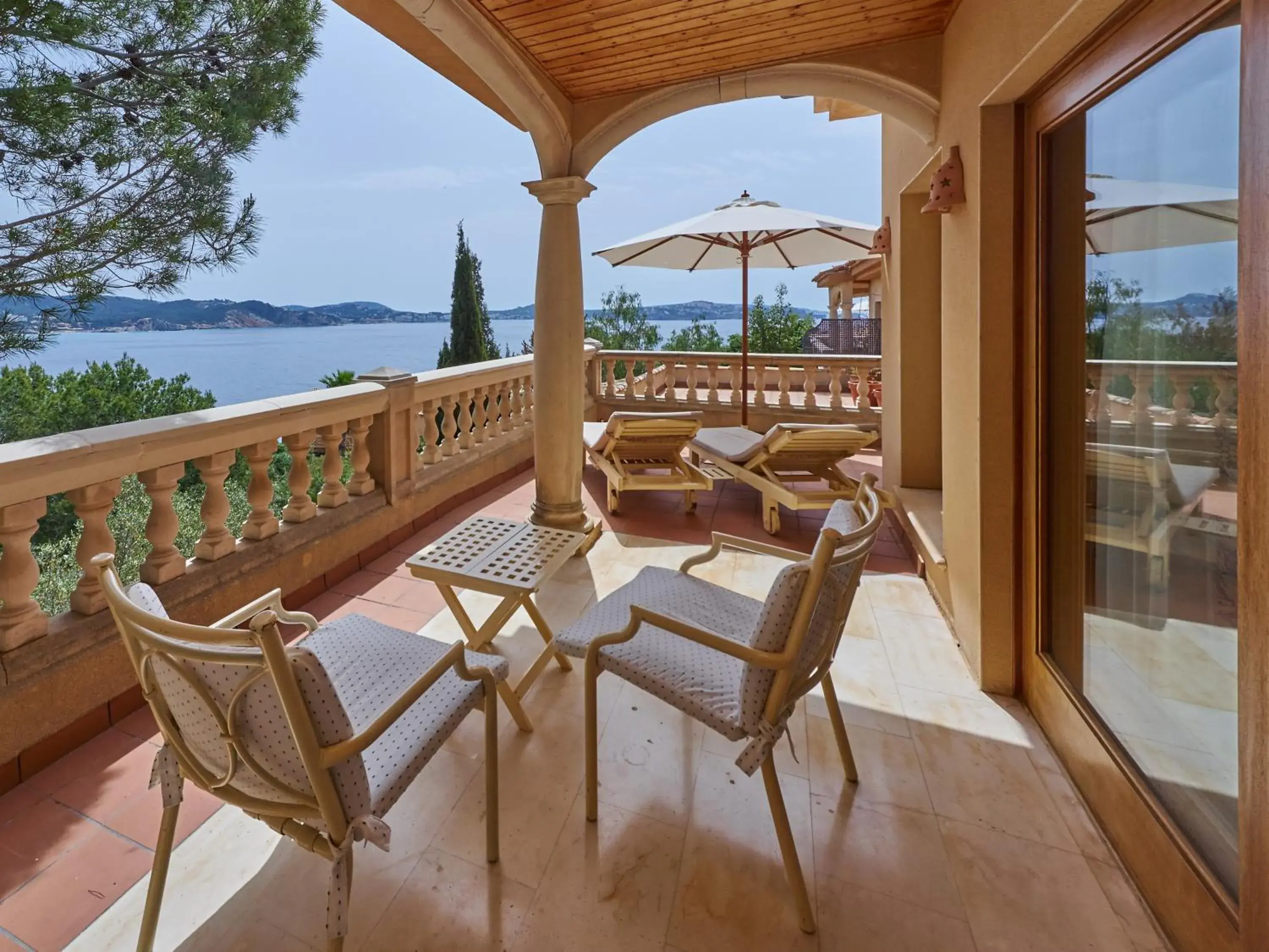 Decorative detail, Balcony/Terrace in Hotel Petit Cala Fornells