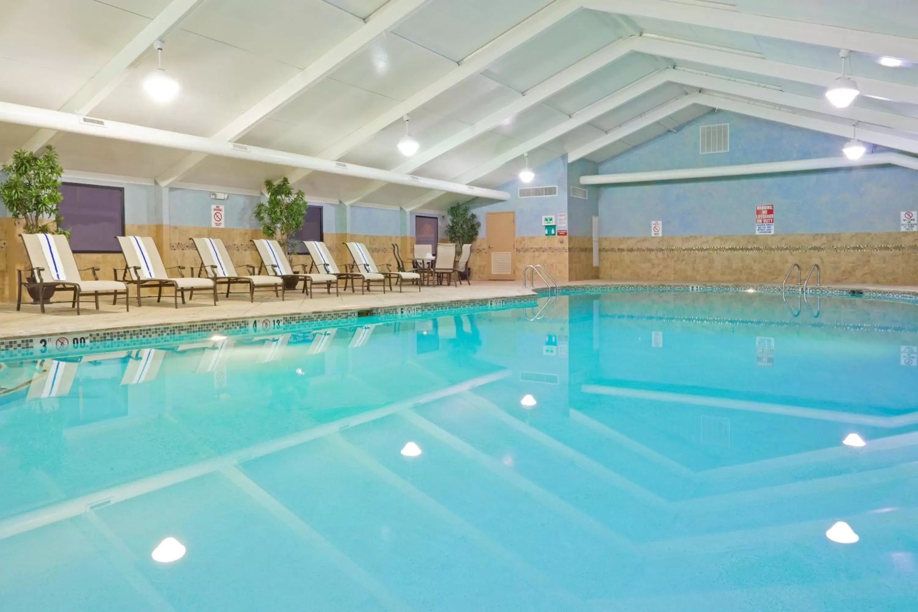 Swimming Pool in Holiday Inn South Plainfield-Piscataway, an IHG Hotel