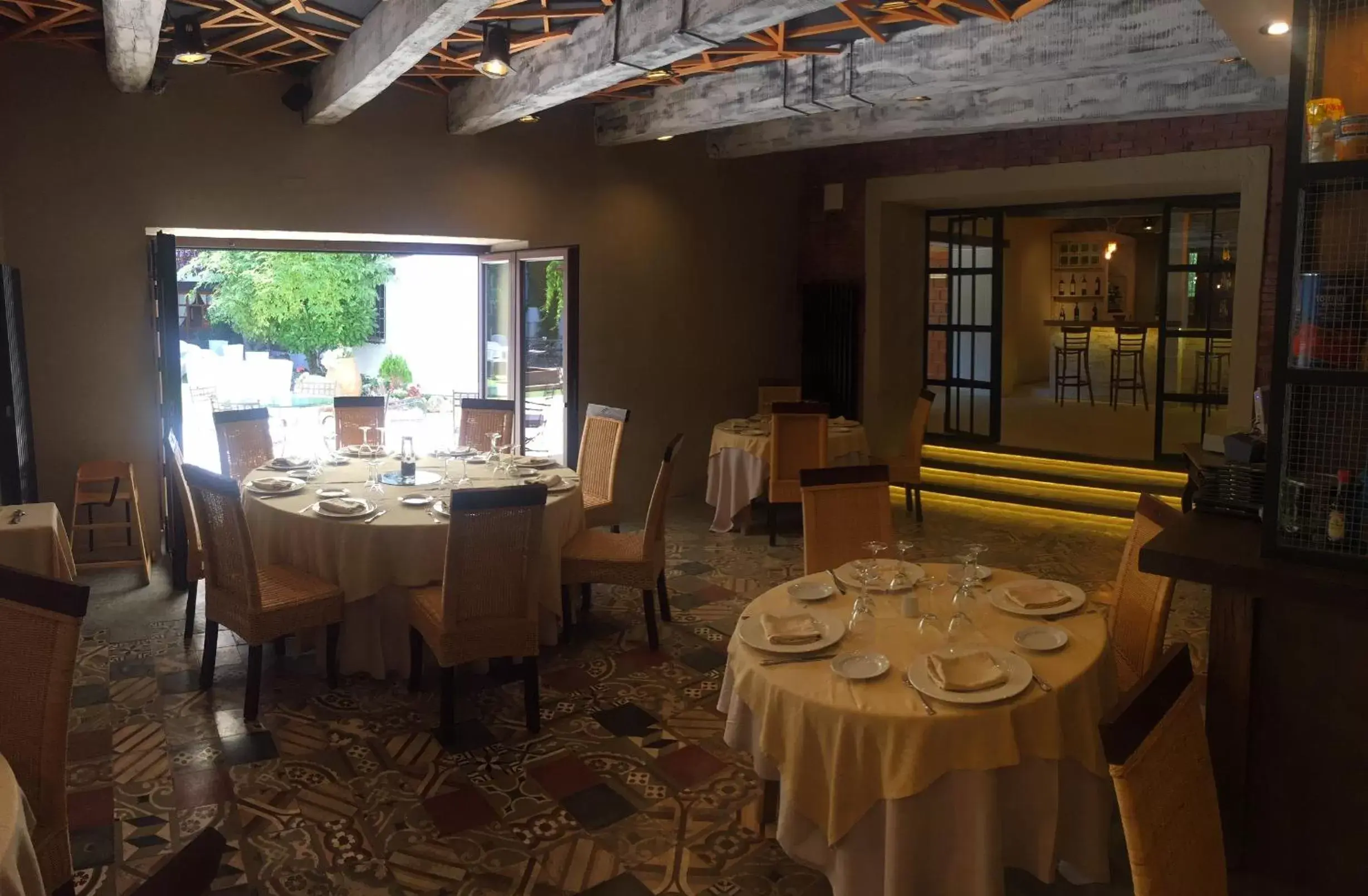 Restaurant/Places to Eat in Hotel Resort Cueva del Fraile