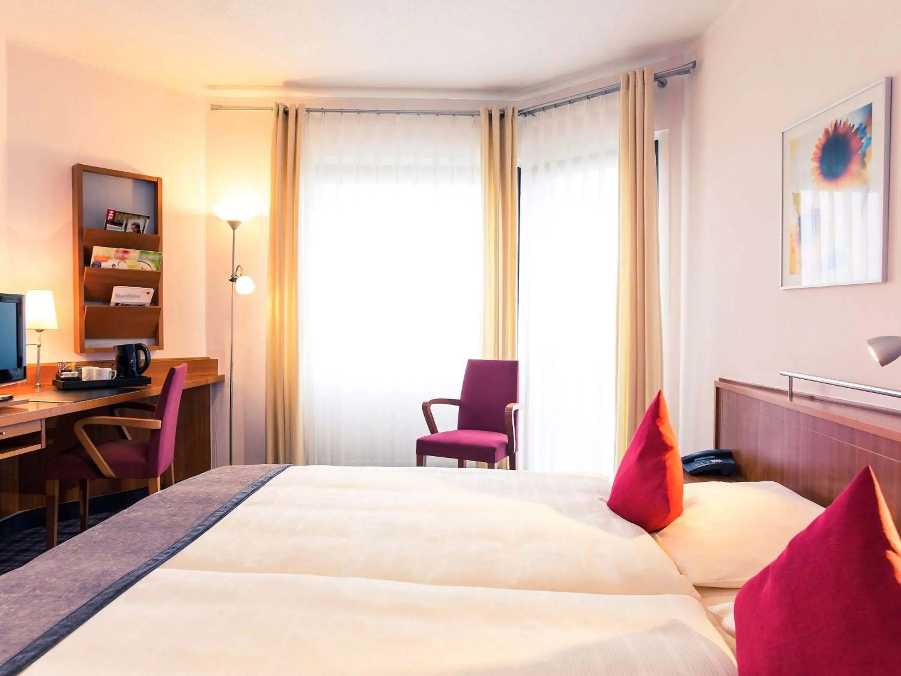 Photo of the whole room, Bed in Mercure Hotel Dortmund Messe & Kongress