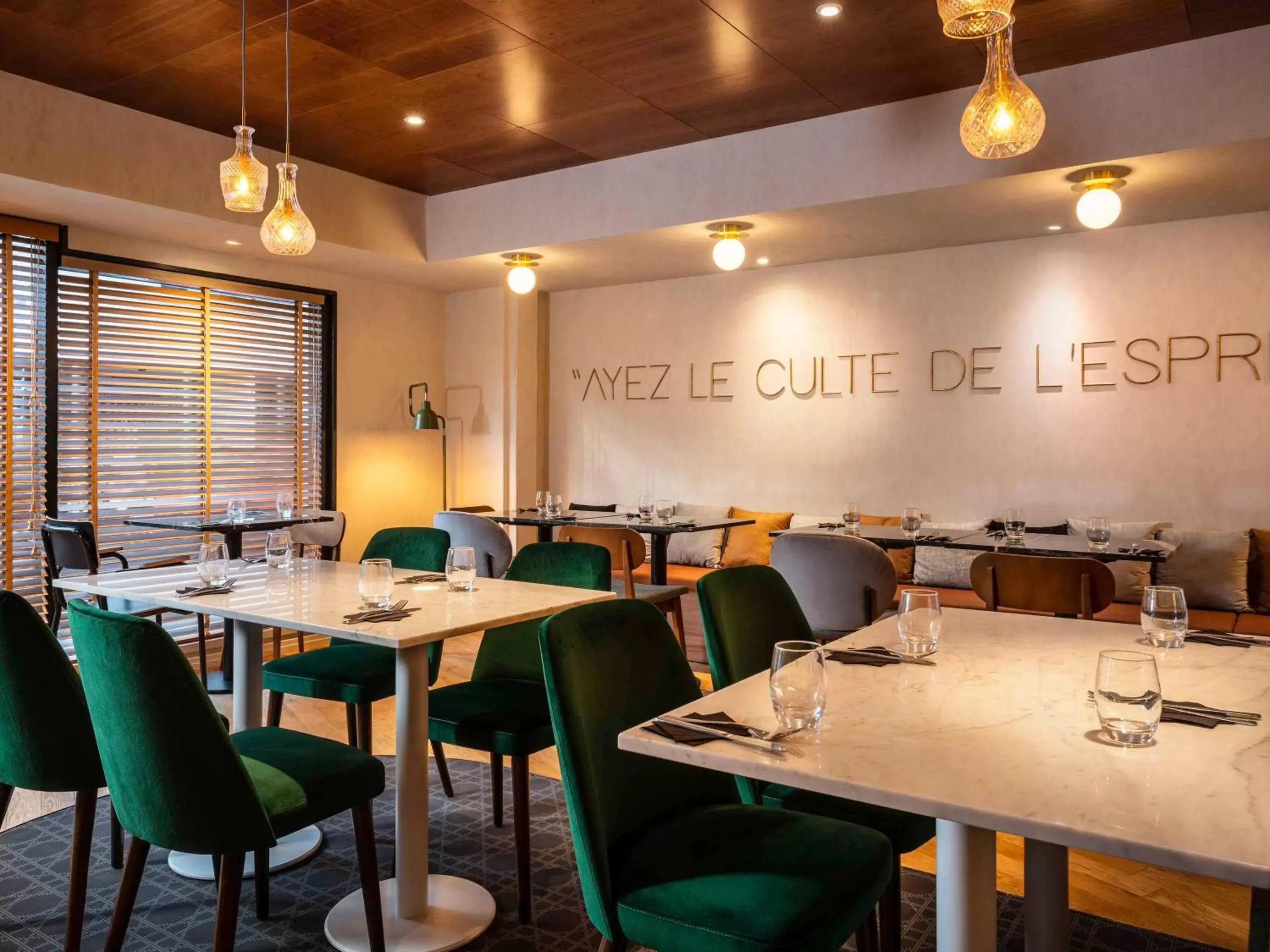 Lounge or bar, Restaurant/Places to Eat in Mercure Paris Montparnasse Pasteur