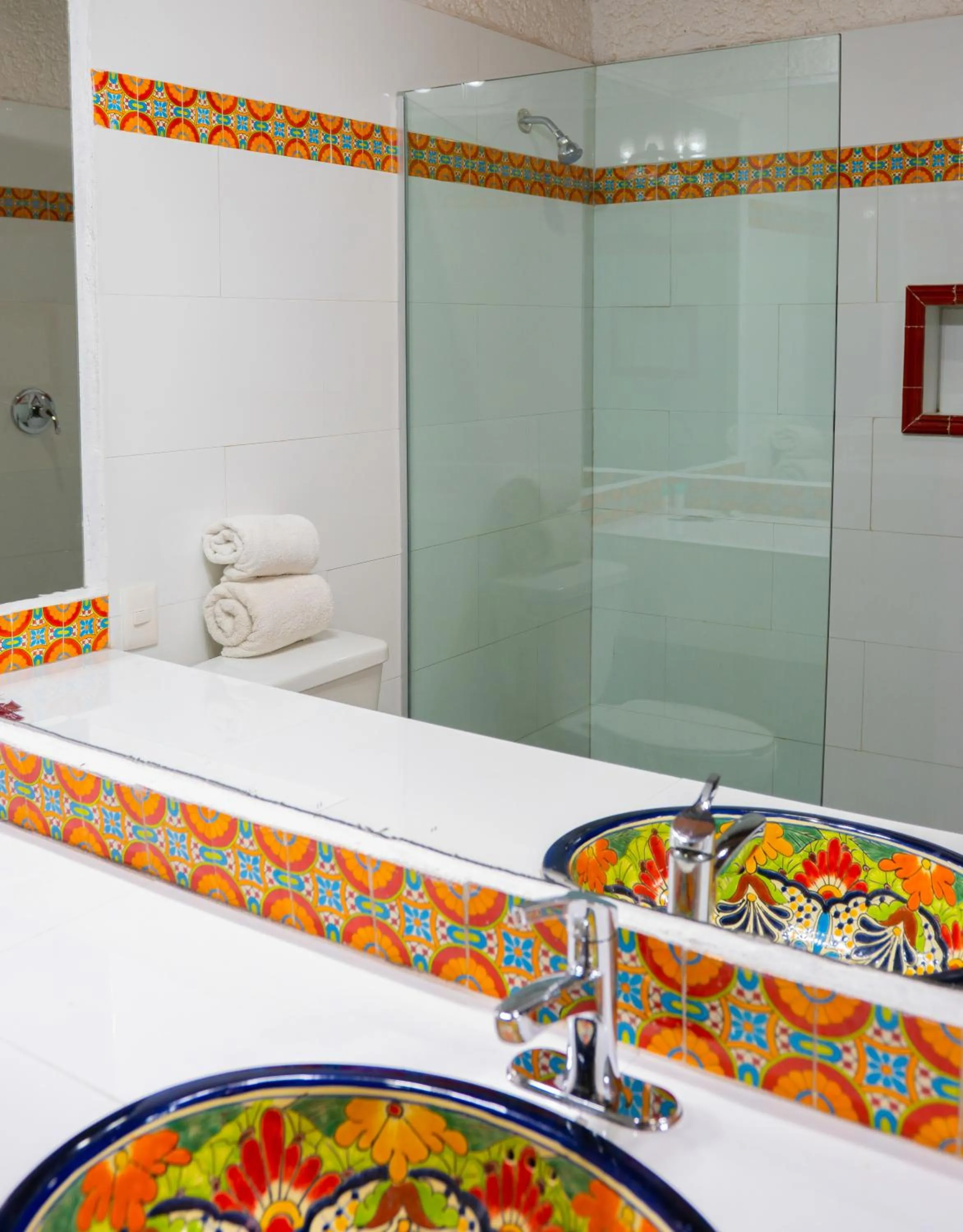 Shower in Las Rocas Resort & Spa