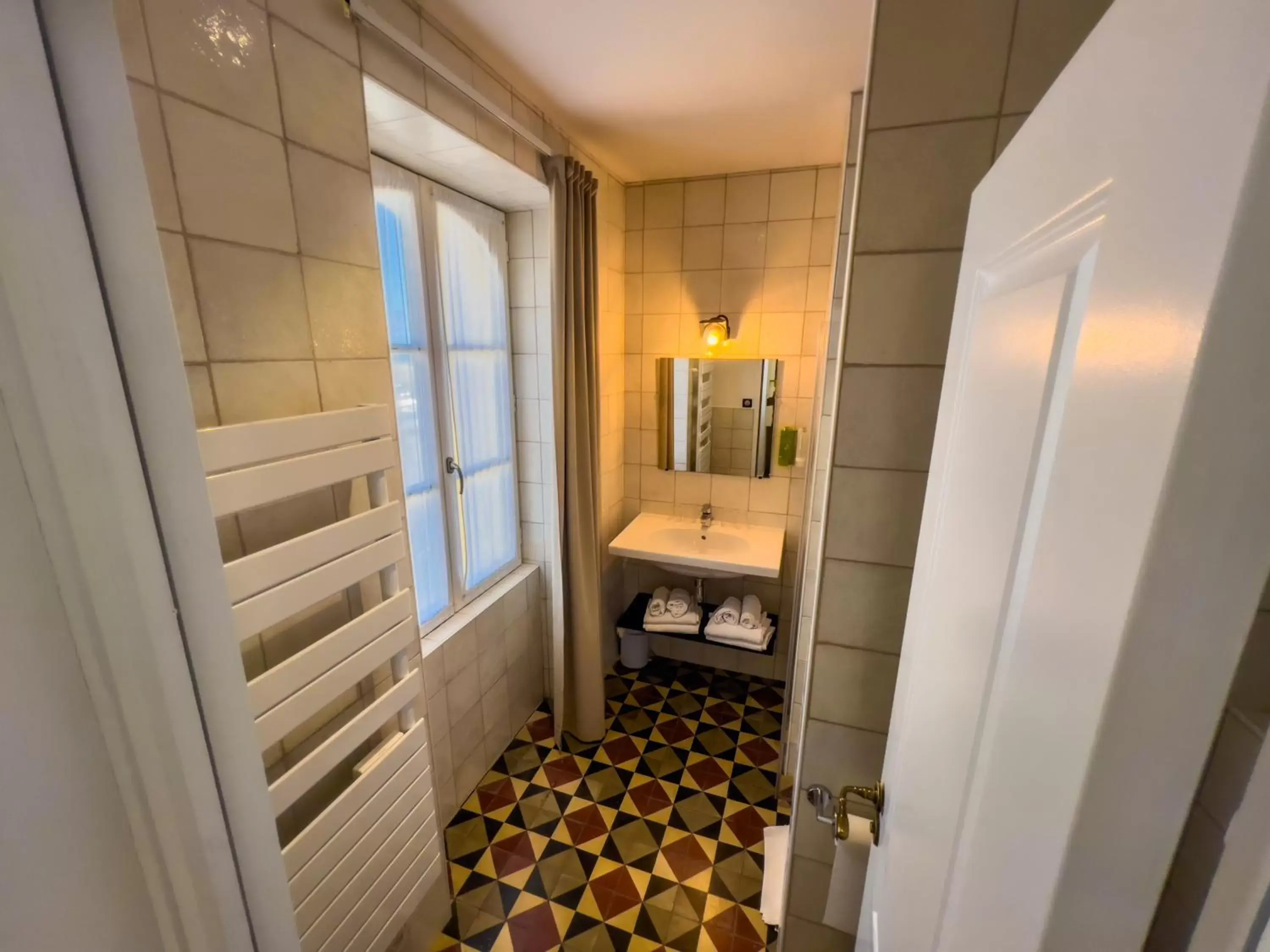 Bathroom in Grand Hôtel de Bretagne