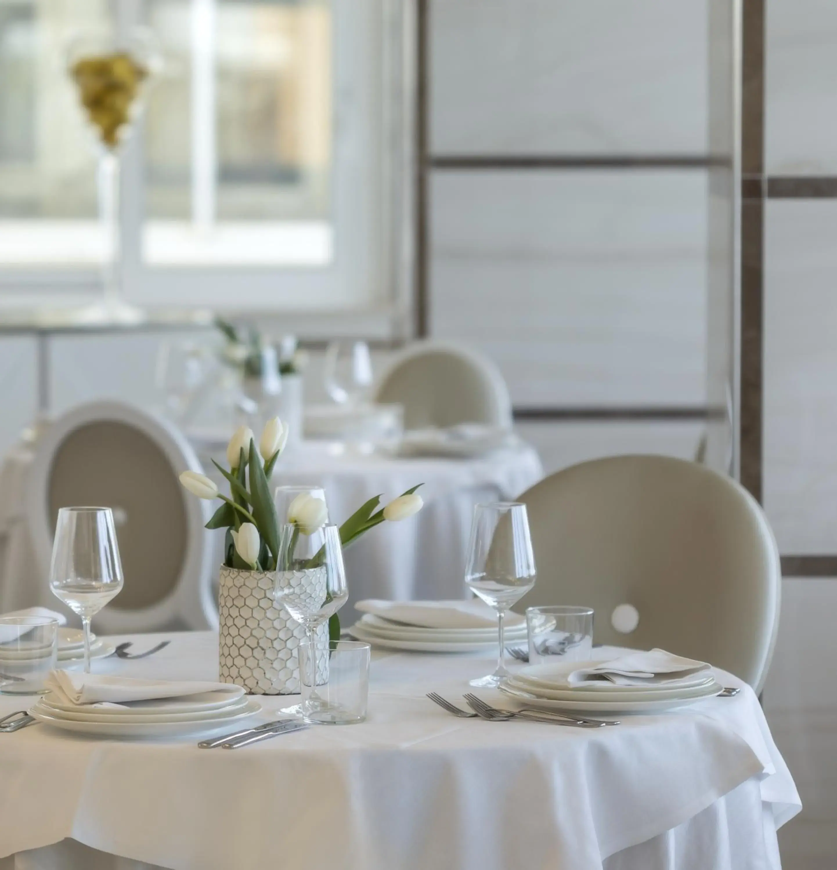 Restaurant/places to eat in Hotel Tiffany's Restaurant/places to eat in Hotel Tiffany's