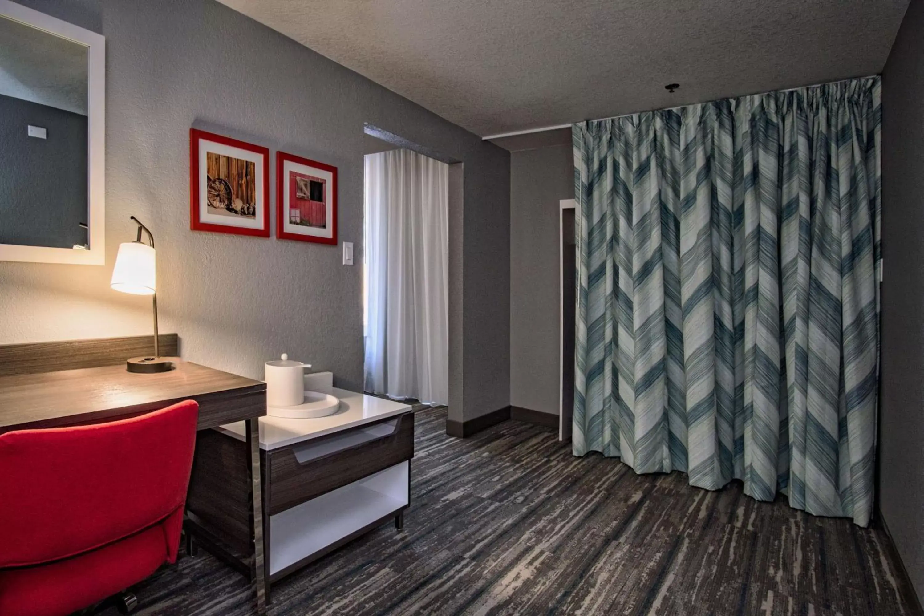 Bedroom in Hampton Inn Oklahoma City/Yukon