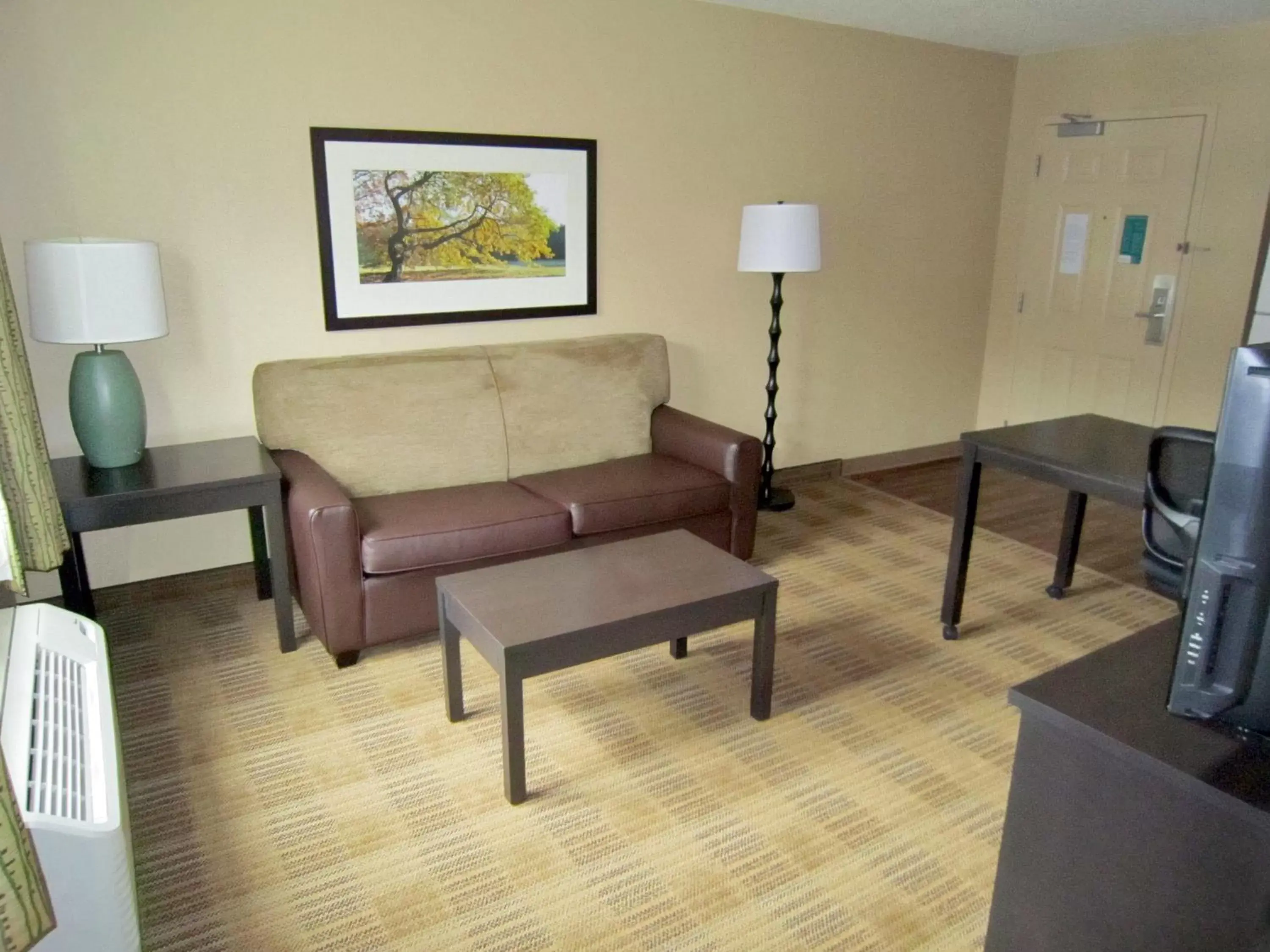 Seating Area in Extended Stay America Suites - Detroit - Novi - Orchard Hill Place