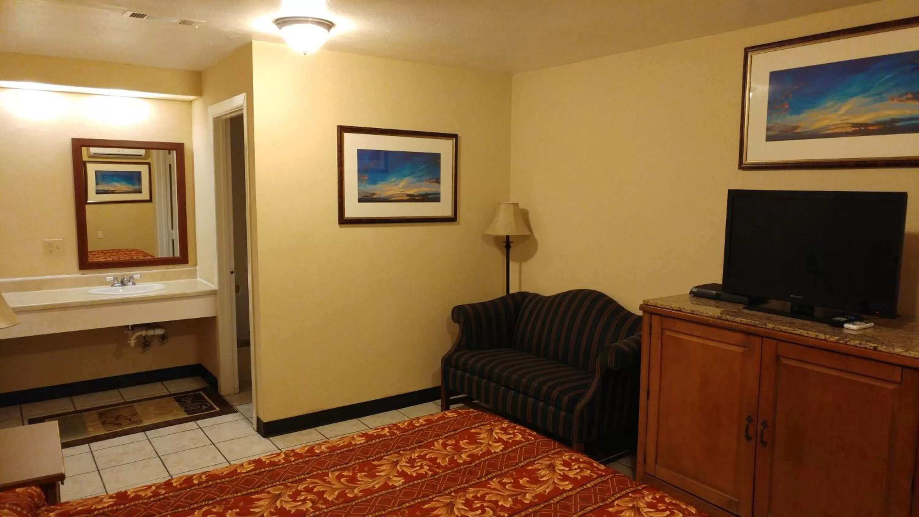 Bedroom, Bed in Country Regency Inn & Suites