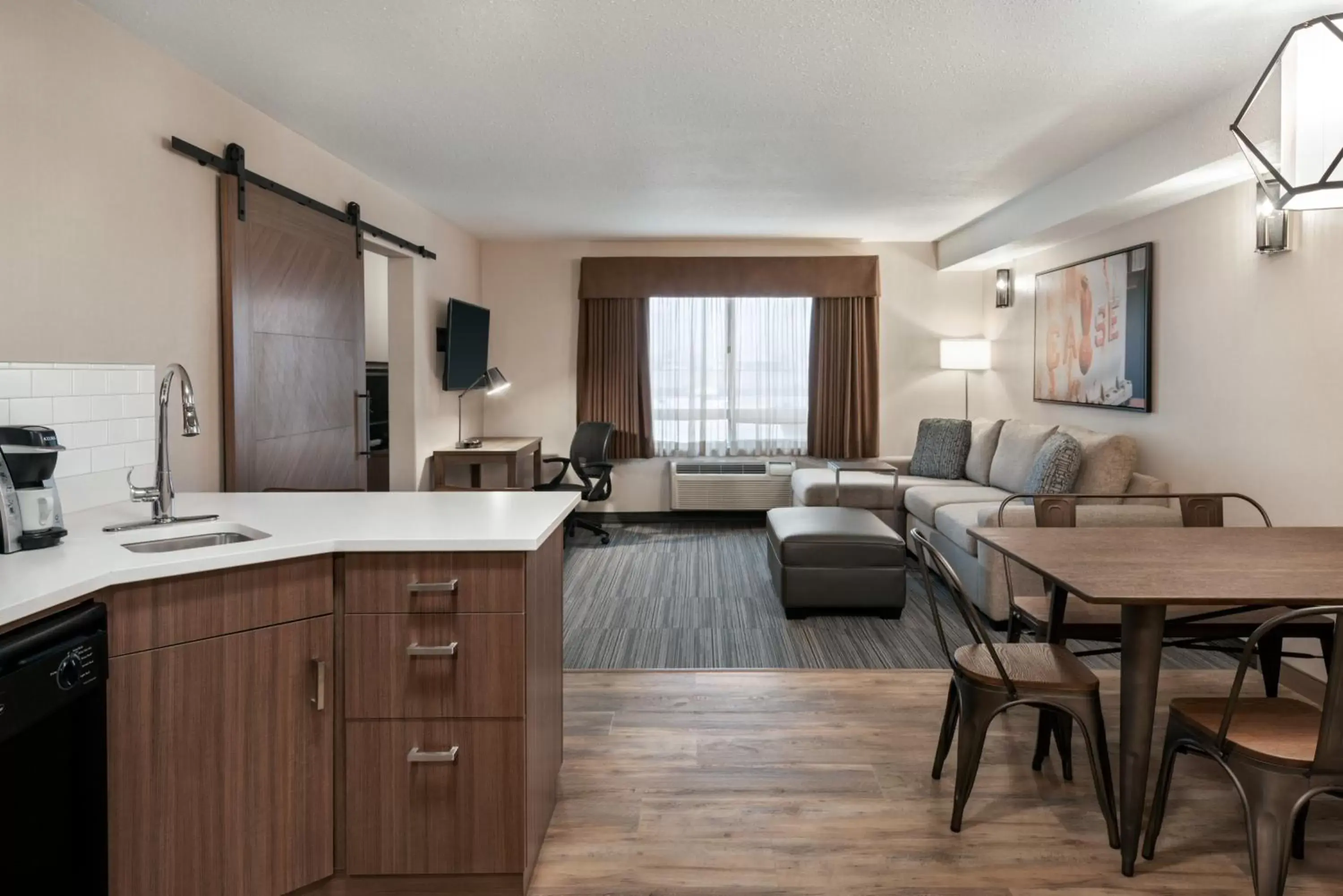 Seating area, Kitchen/Kitchenette in Ramada by Wyndham Airdrie Hotel & Suites