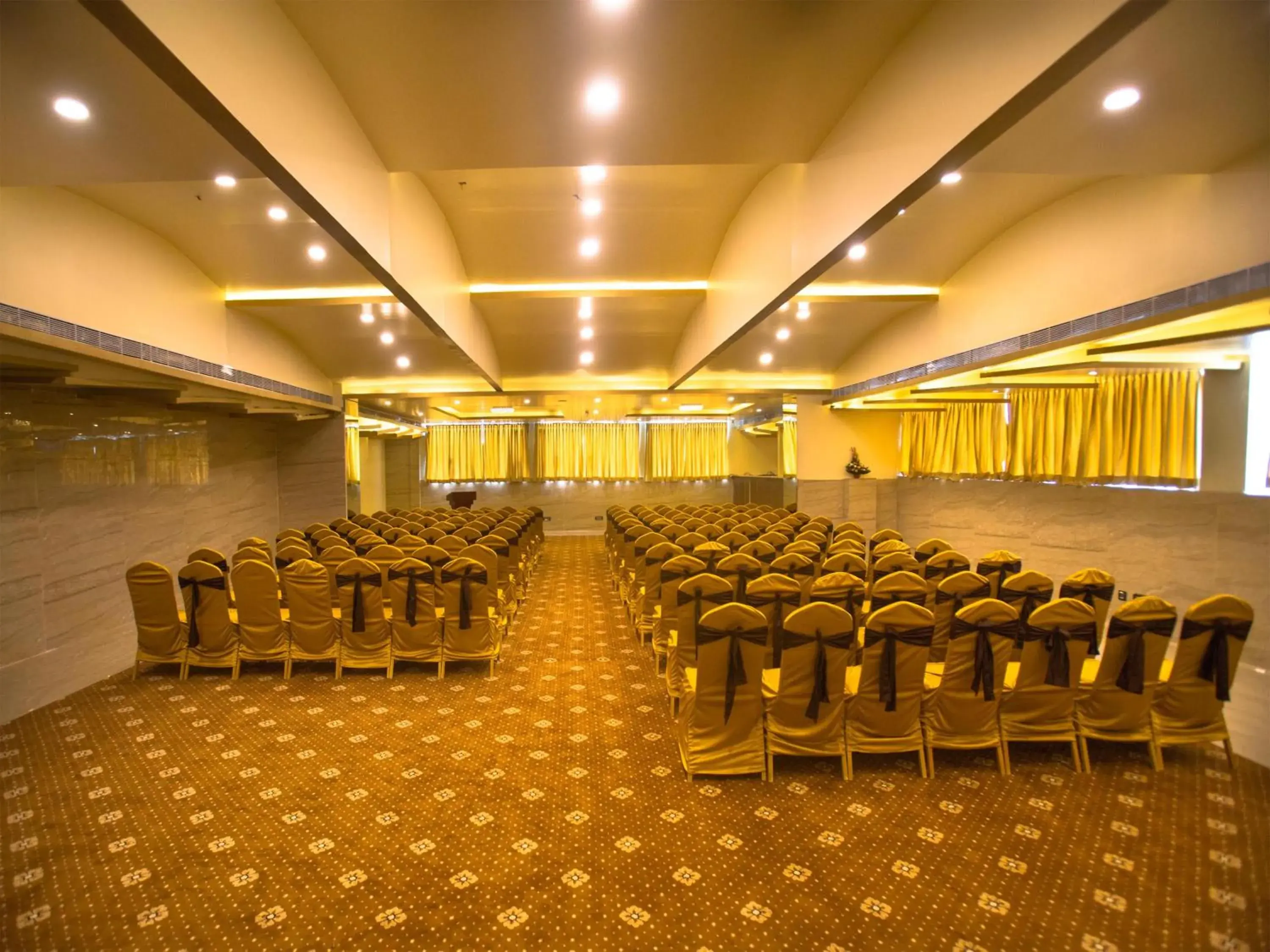 Banquet/Function facilities in Crossway Parklane Airport Hotel Chennai