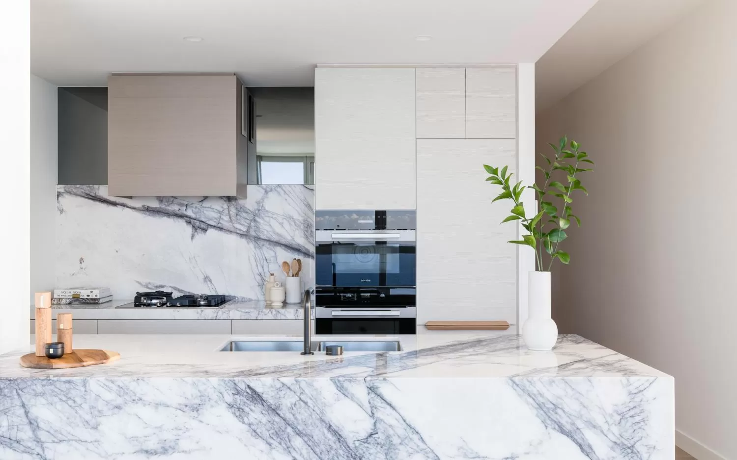Kitchen or kitchenette in The Langham, Gold Coast and Jewel Residences