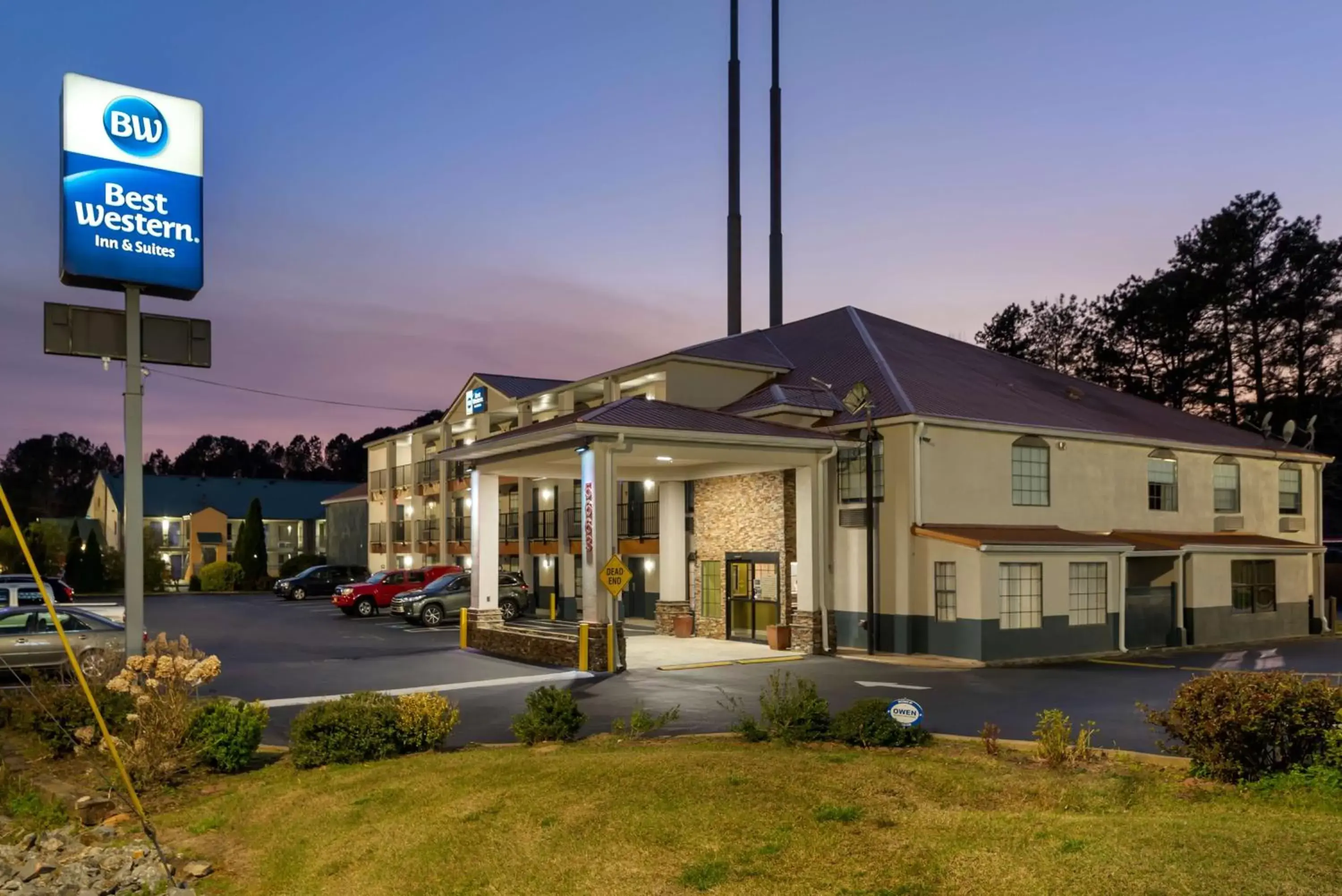Property building in Best Western Allatoona Inn & Suites Property building in Best Western Allatoona Inn & Suites