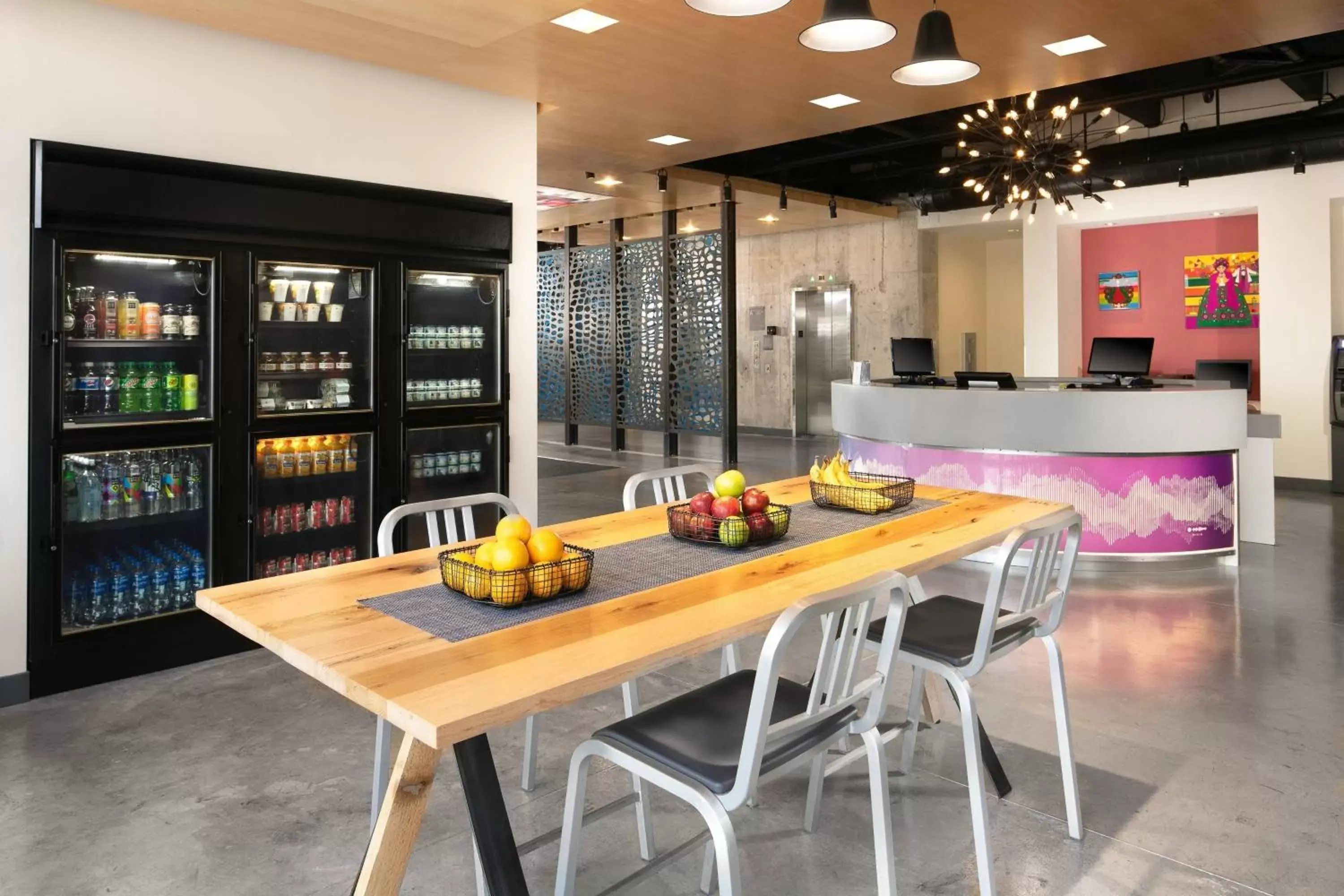 Restaurant/places to eat in Aloft Miami Airport