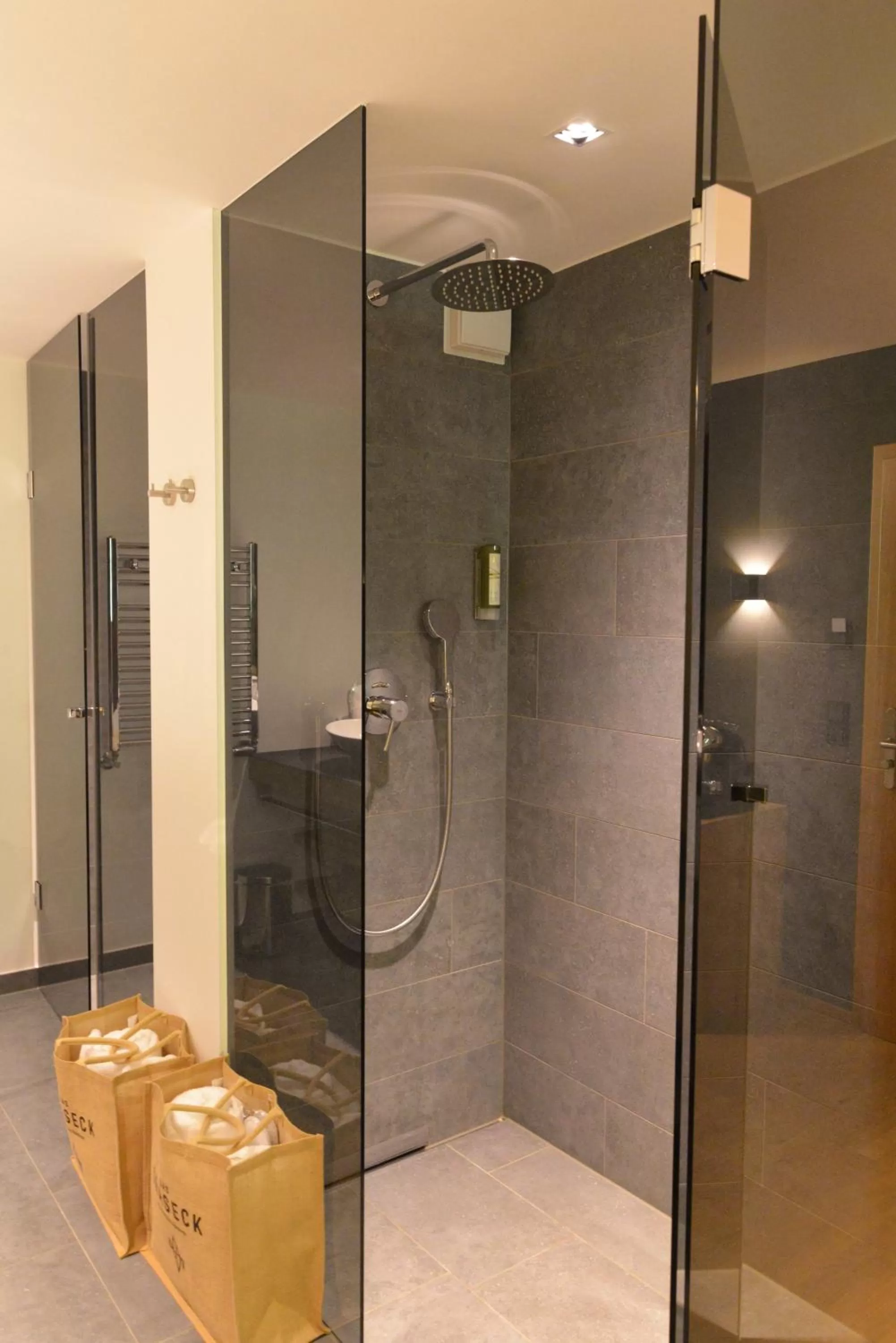 Shower in Das Graseck - mountain hideaway & health care