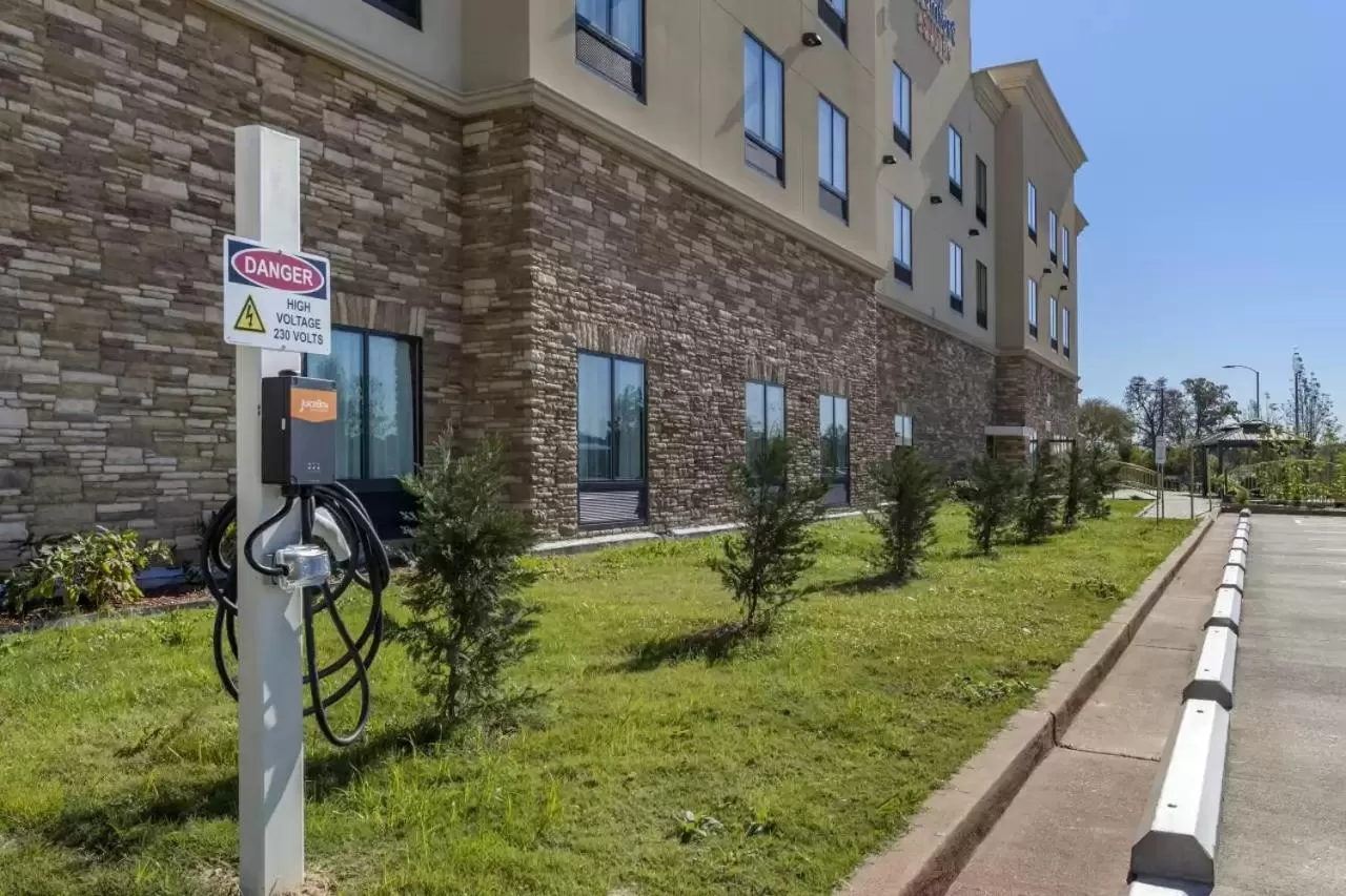 Property building in Comfort Suites Batesville