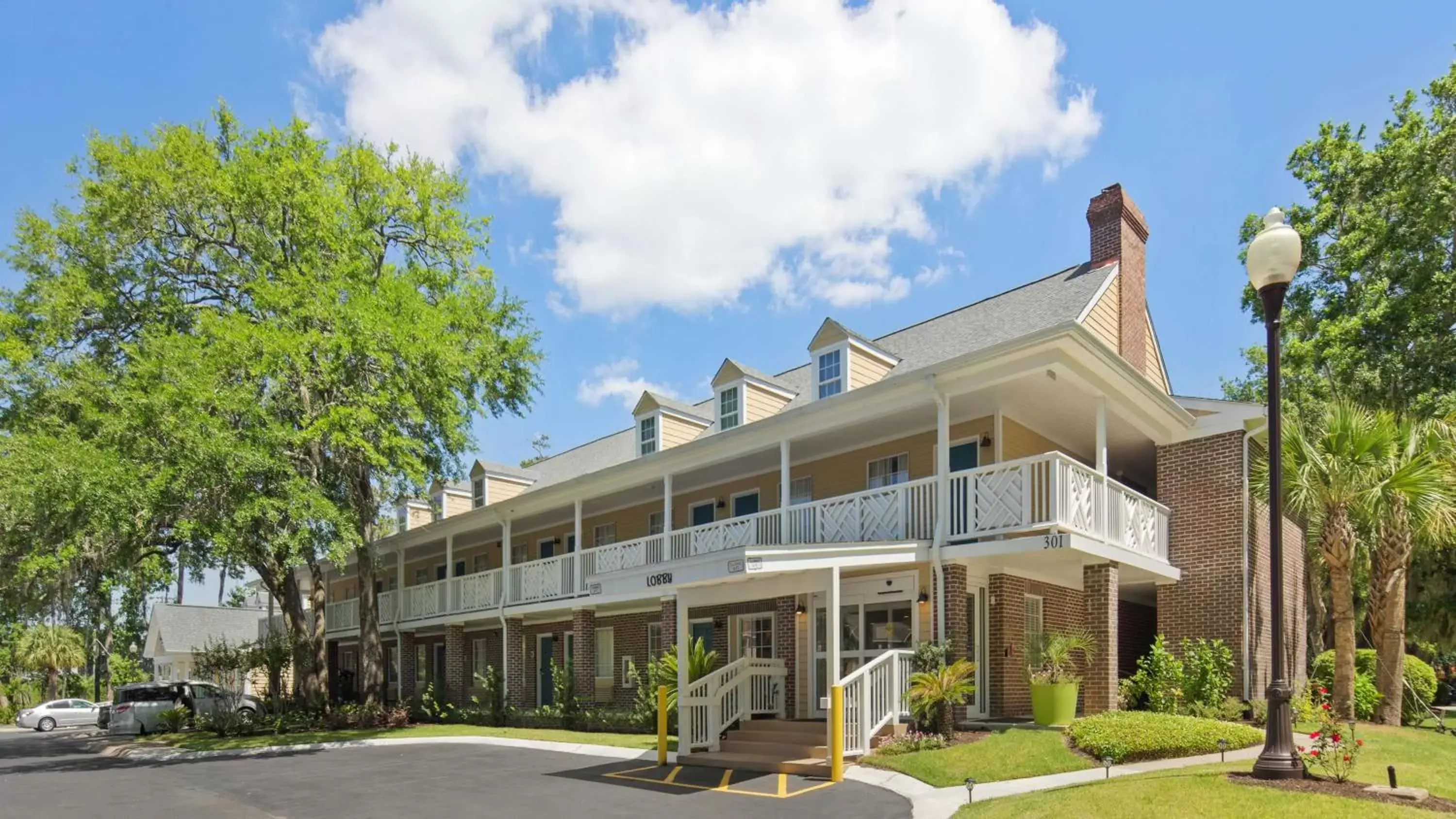 Property building in Best Western Plus St. Simons