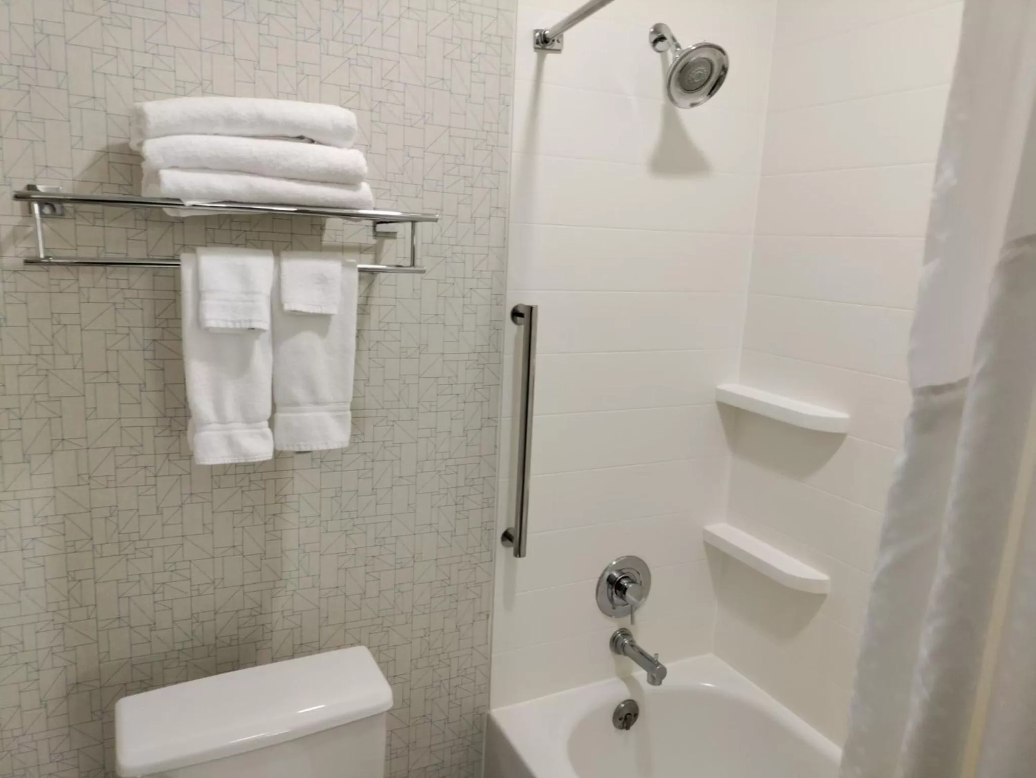 Bathroom in Holiday Inn Express Newberg - Wine Country by IHG