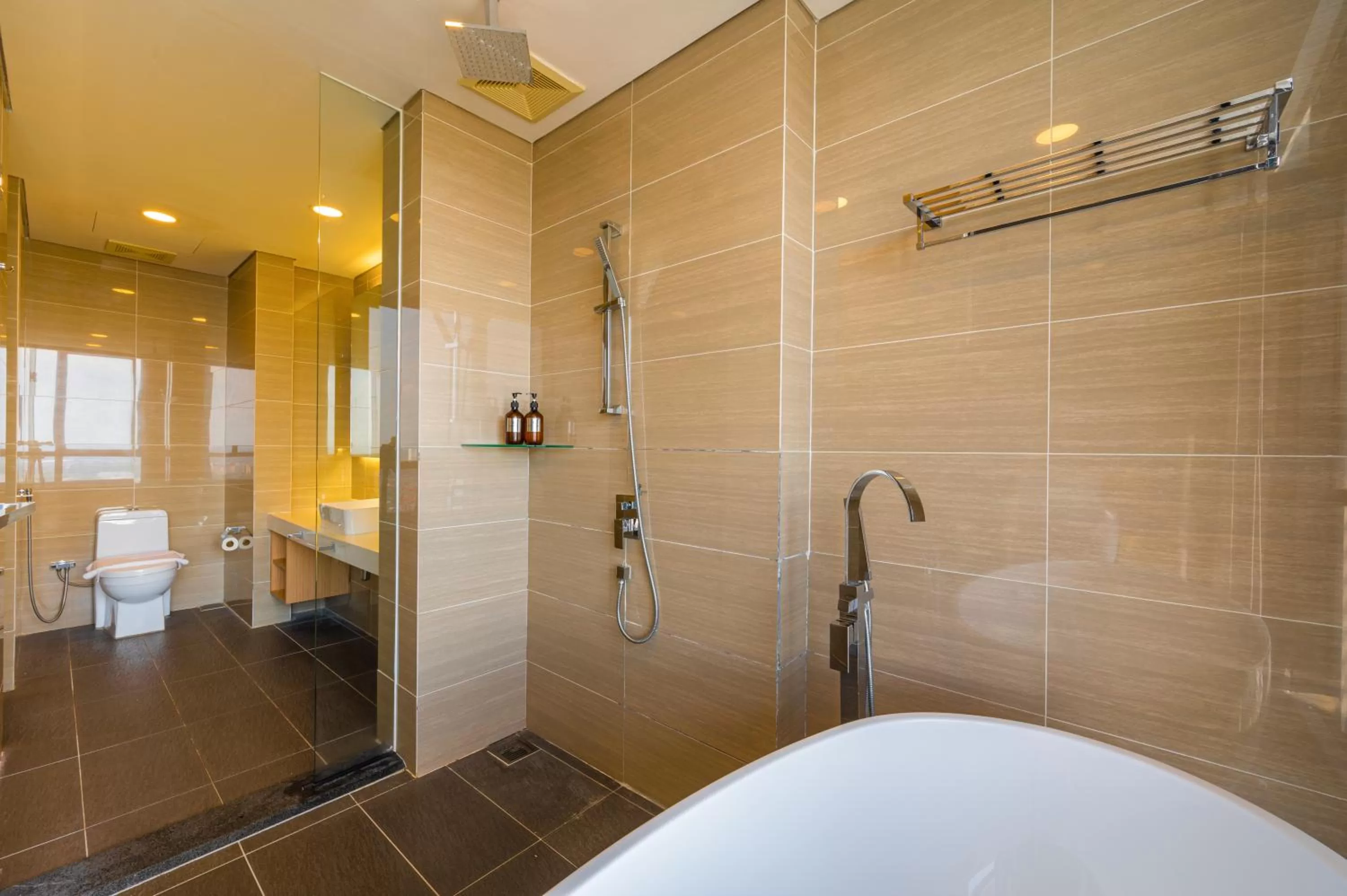 Toilet in Greystone 99 Suites