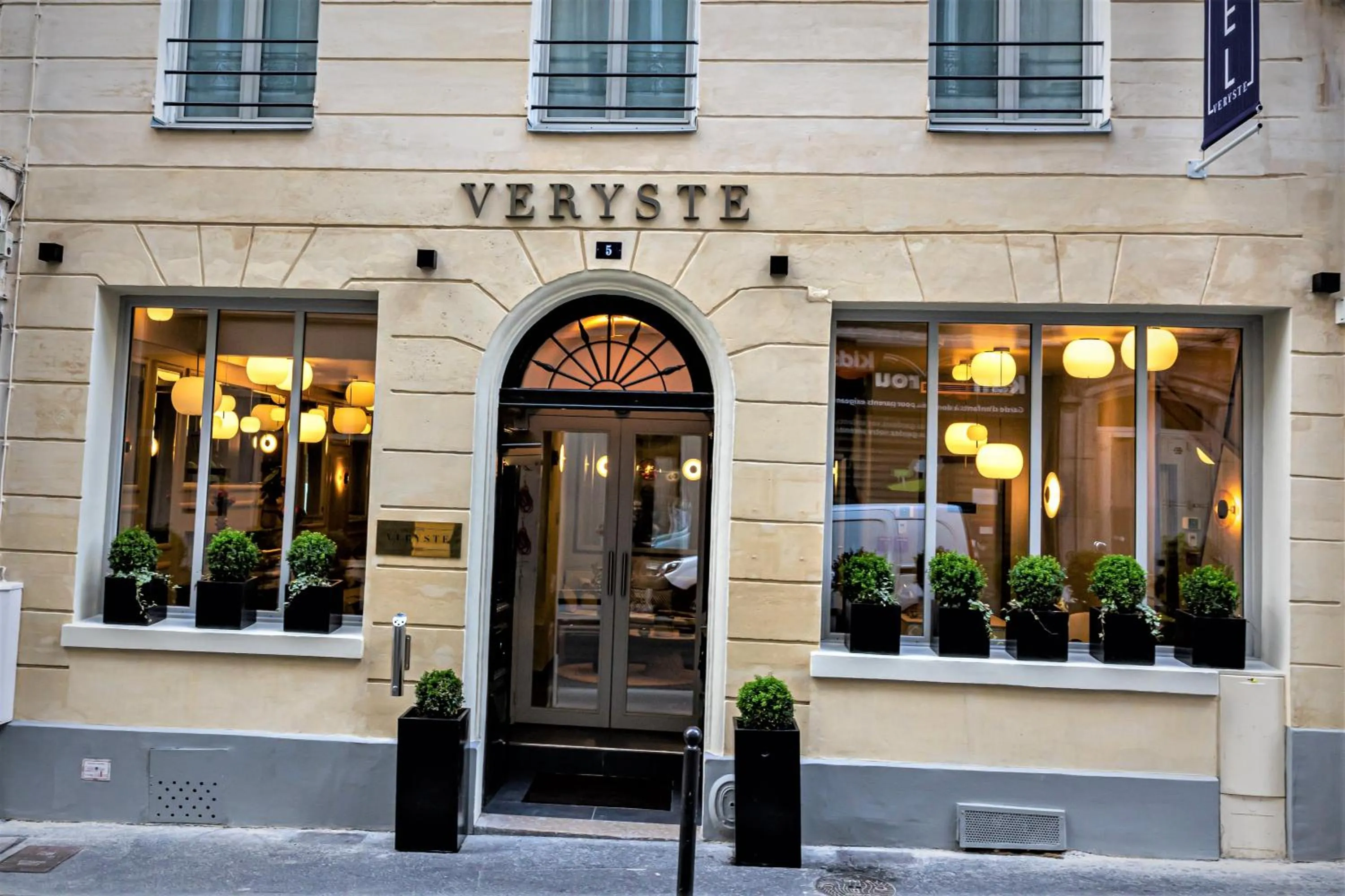 Facade/entrance in Hôtel Veryste & Spa Paris