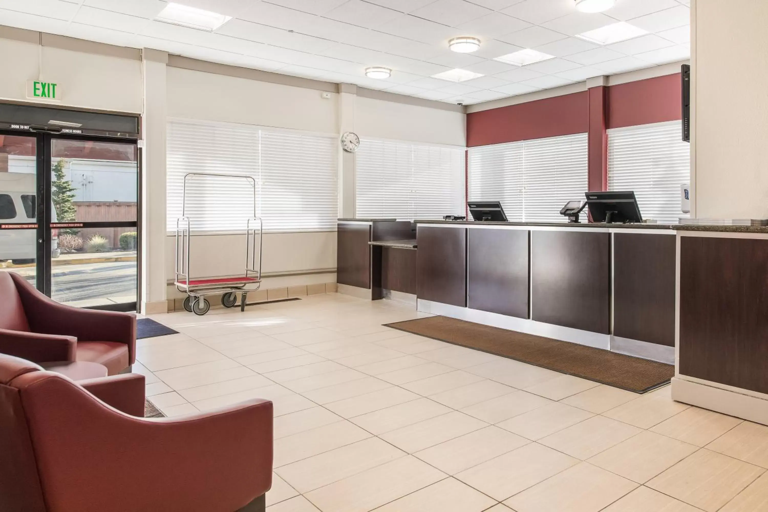 Lobby or reception, Lobby/Reception in Red Roof Inn Seattle Airport - SEATAC