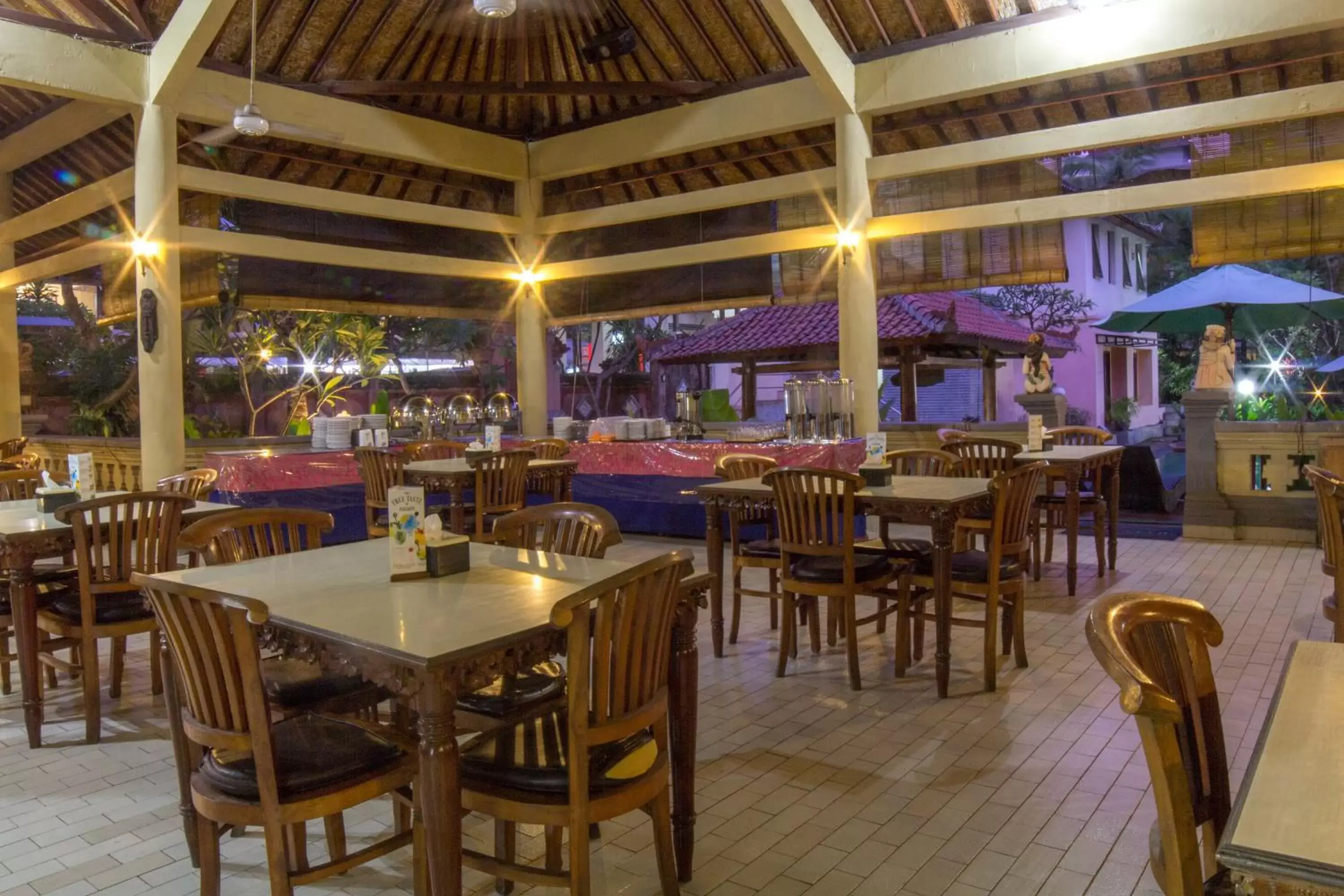 Restaurant/places to eat in Bakung Beach Resort