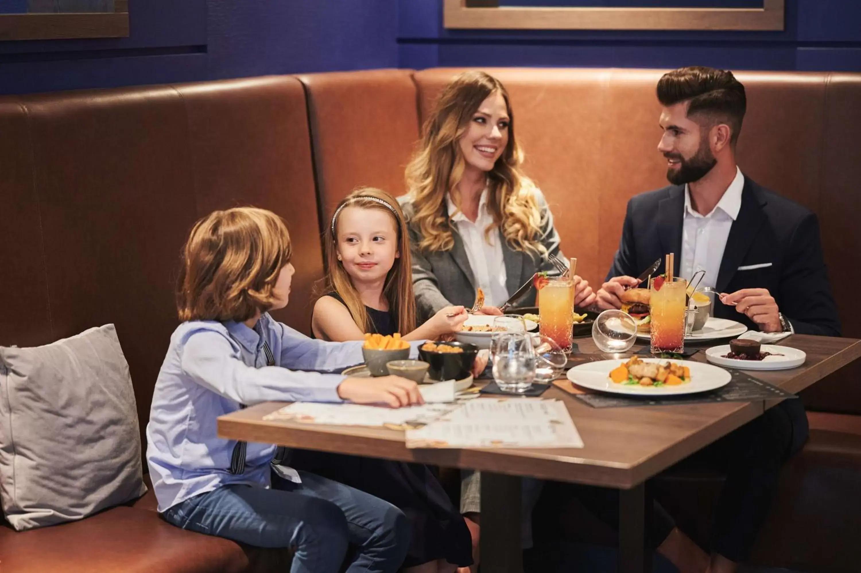 Restaurant/places to eat, Family in Radisson Blu Sobieski