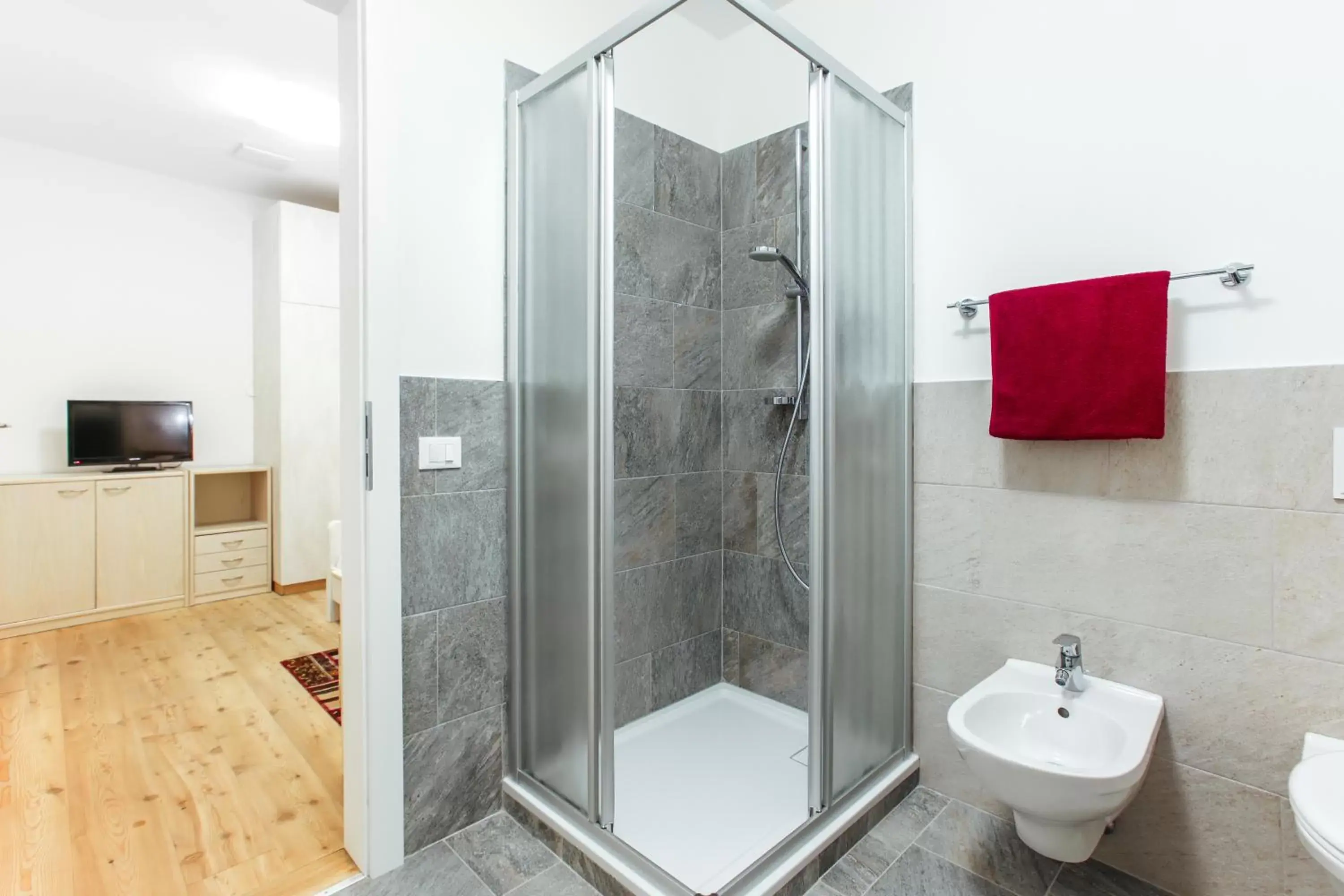 Shower, Bathroom in Garni B&B Am Schloss