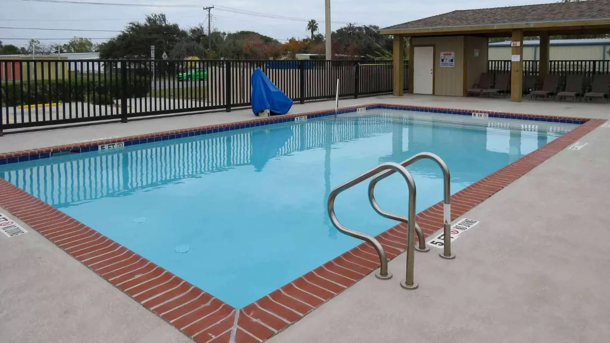 Pool view, Swimming Pool in Motel 6-Rockport, TX