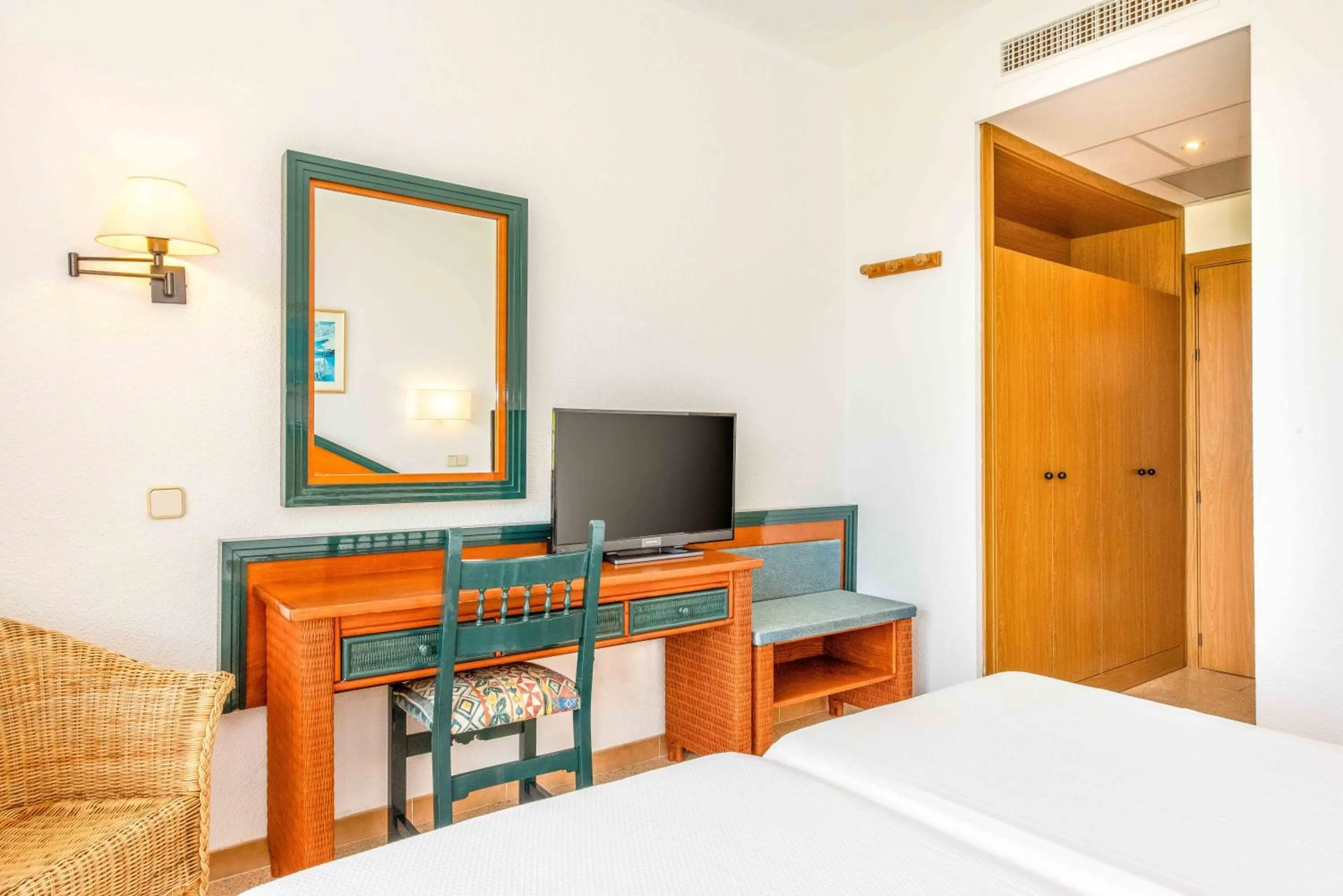 Photo of the whole room, Bed in Valentin Grand Park Suite Hotel