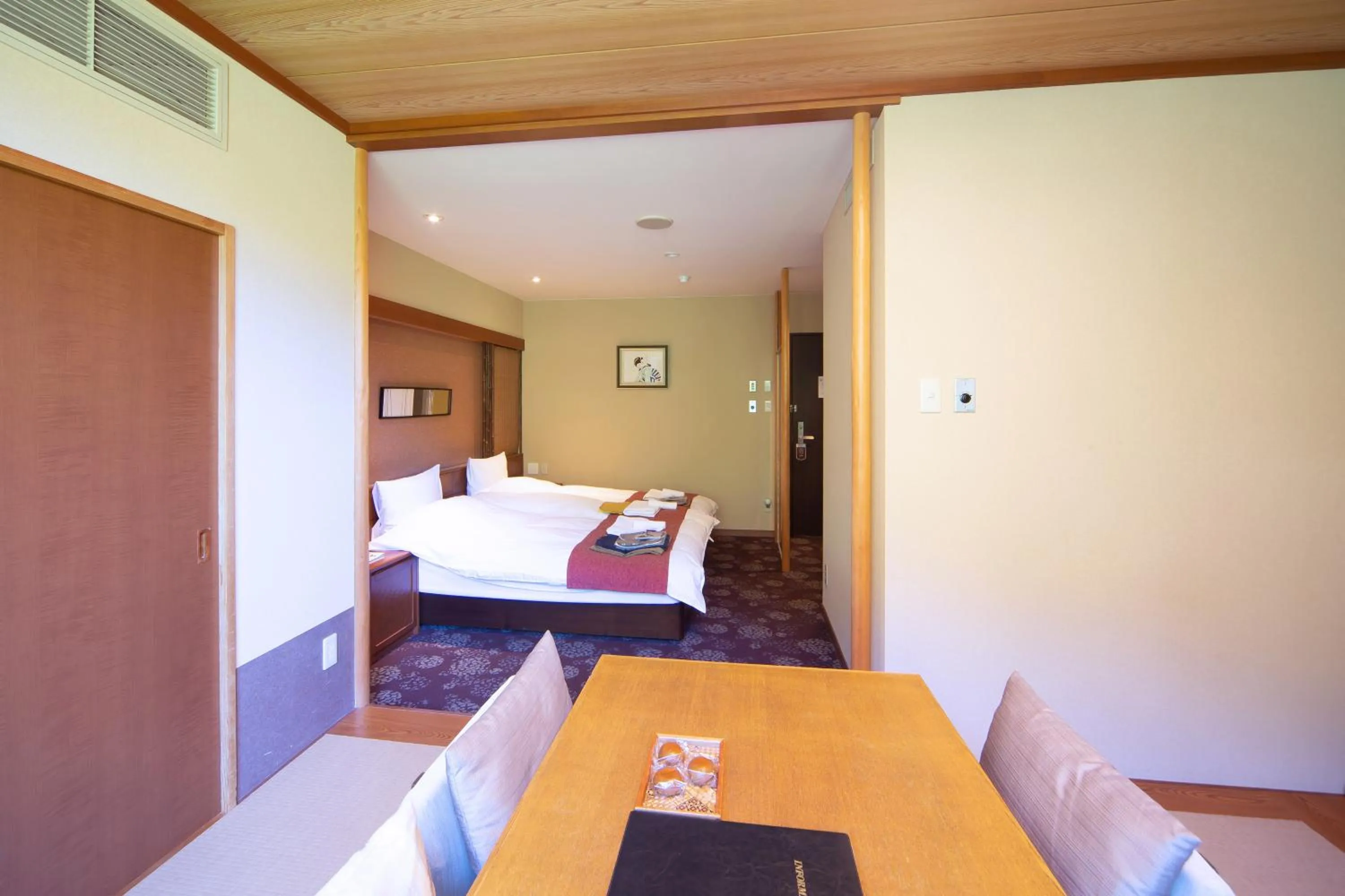 Photo of the whole room, Bed in Art & Music Spa Resort Manatei Hakone