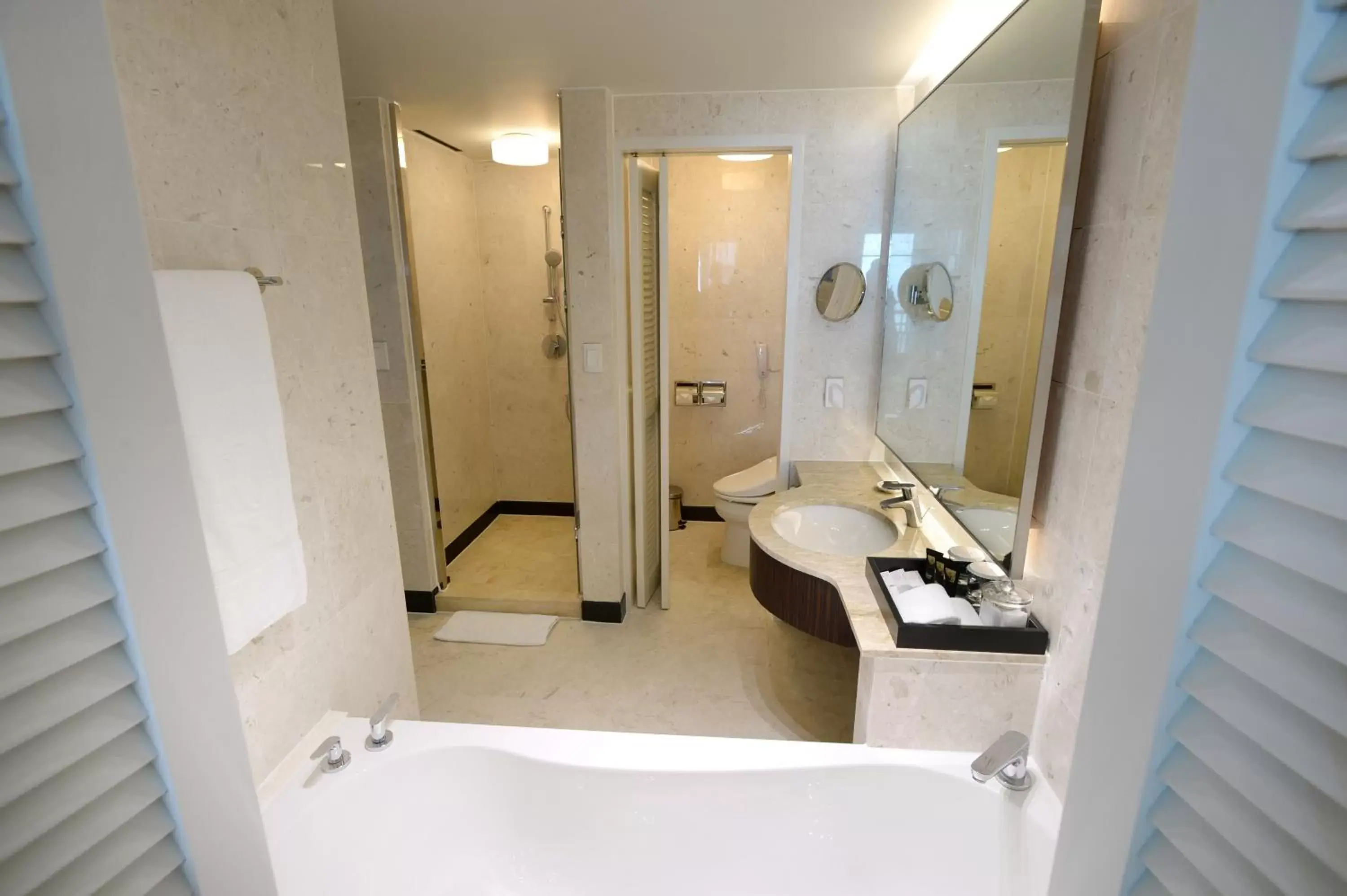 Deluxe Double Room with Sea View in Ramada Plaza by Wyndham Jeju Ocean Front Deluxe Double Room with Sea View in Ramada Plaza by Wyndham Jeju Ocean Front