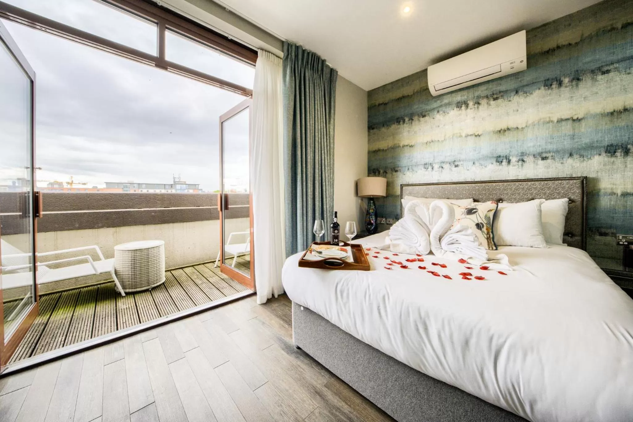 Bedroom, Bed in Villare Leicester City Centre hotel