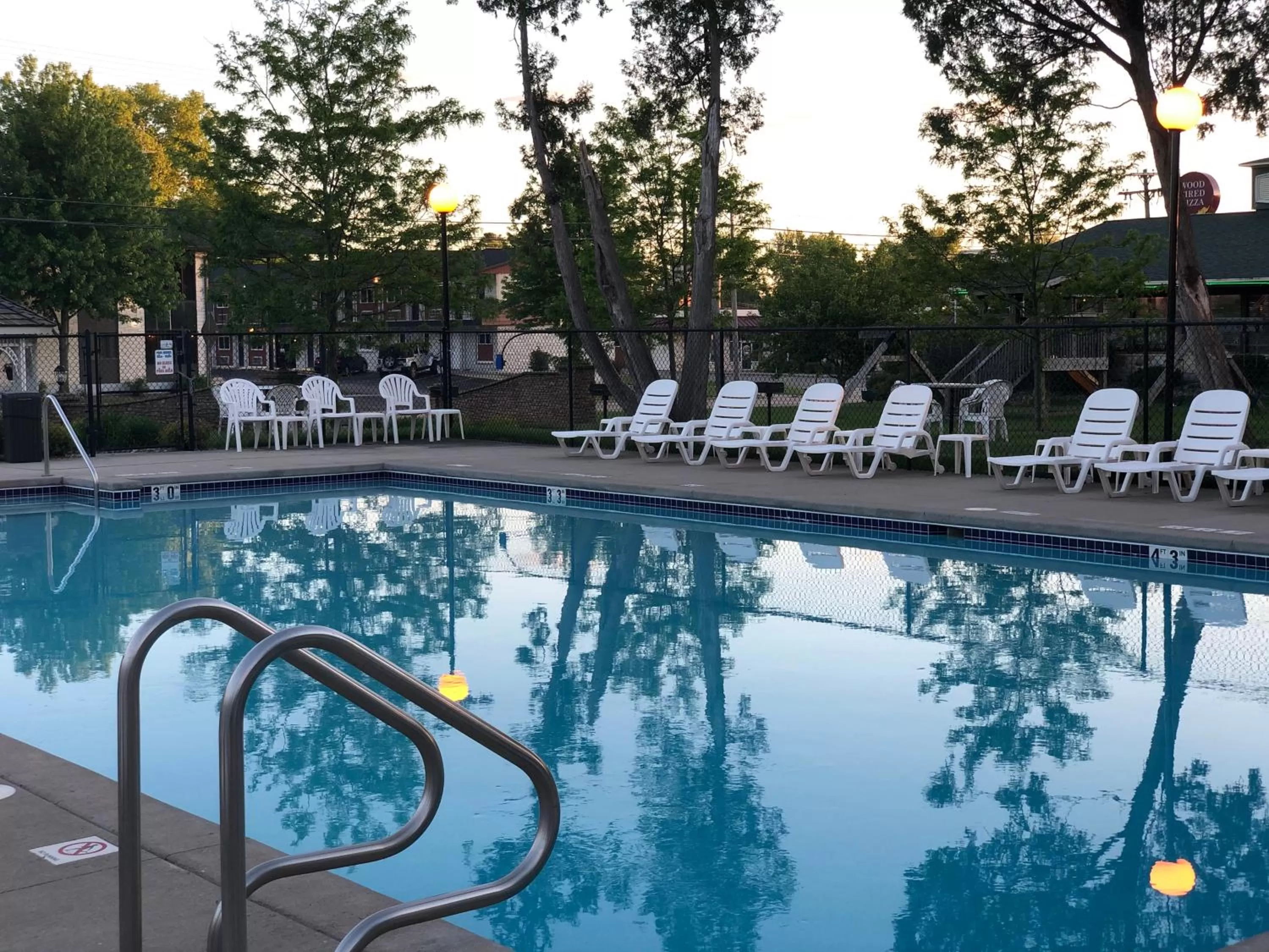Swimming pool in Amber's Inn and Suites