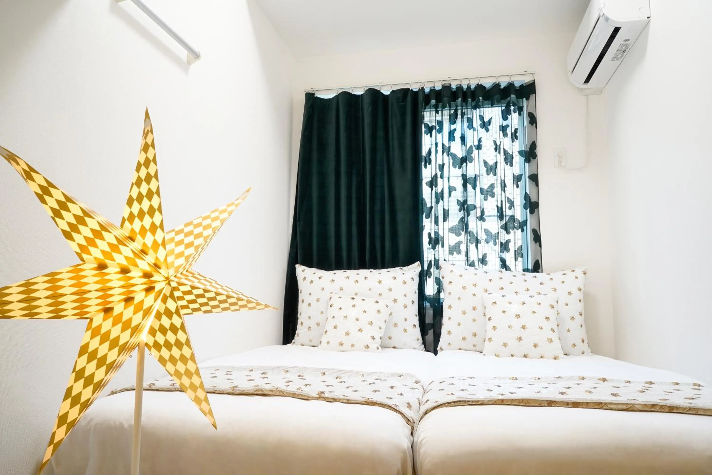 Bedroom, Bed in Blue Empire Hotel