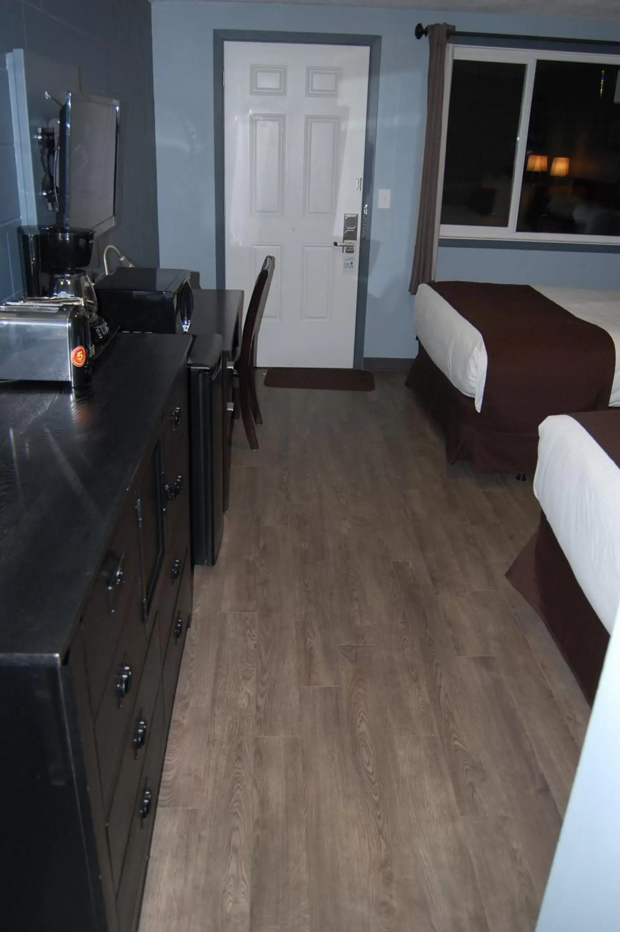 Photo of the whole room, Kitchen/Kitchenette in Rest Inn