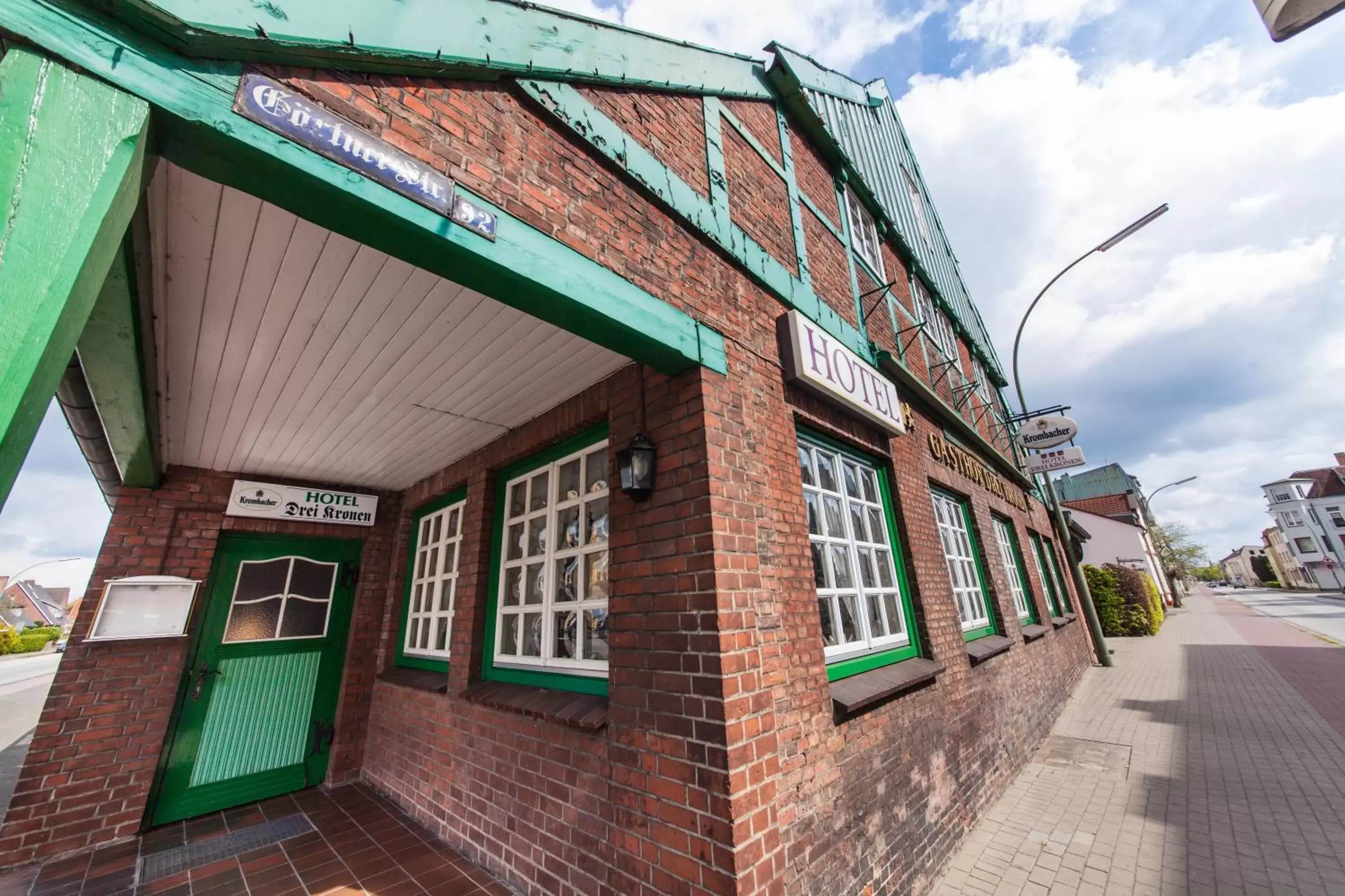 Facade/entrance, Property Building in Hotel Drei Kronen Elmshorn