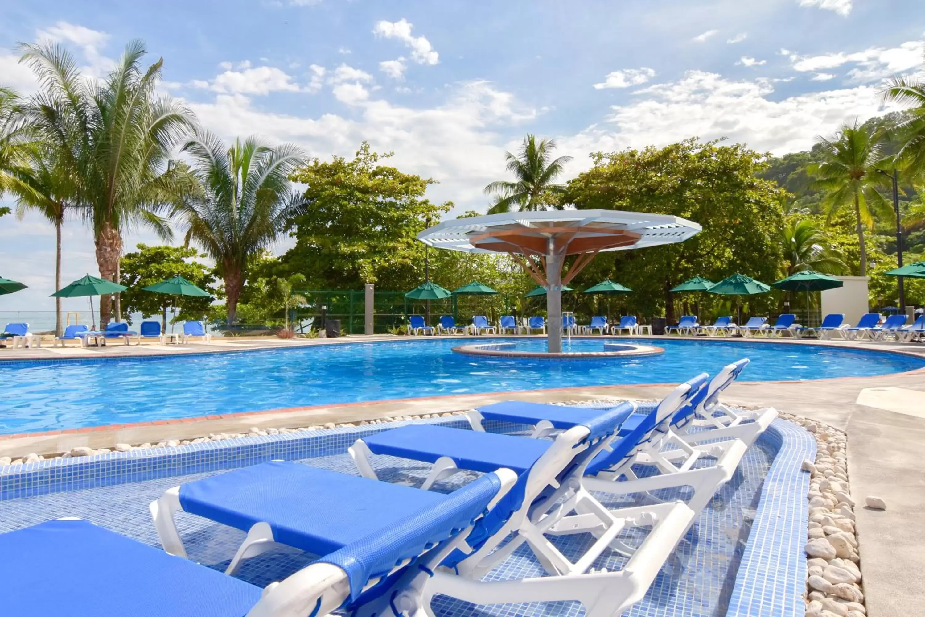 Swimming Pool in Hotel Punta Leona