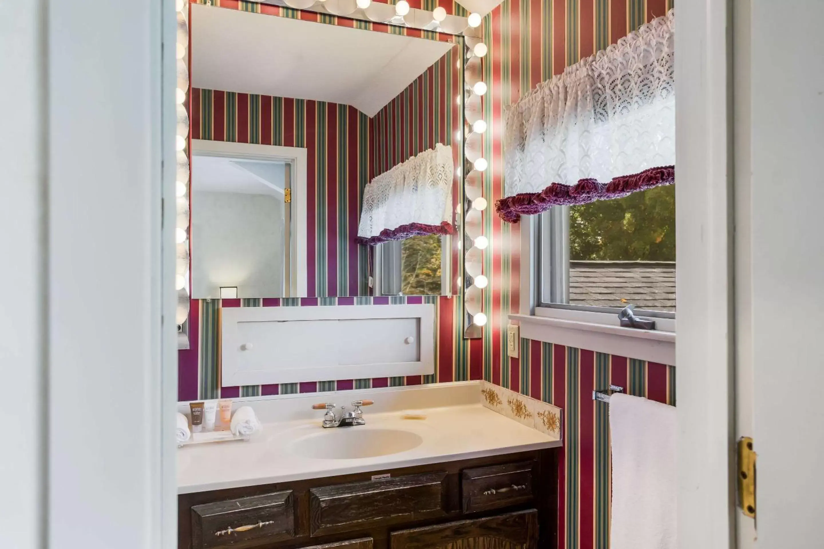 Photo of the whole room, Bathroom in The Palmer House Resort, Ascend Hotel Collection