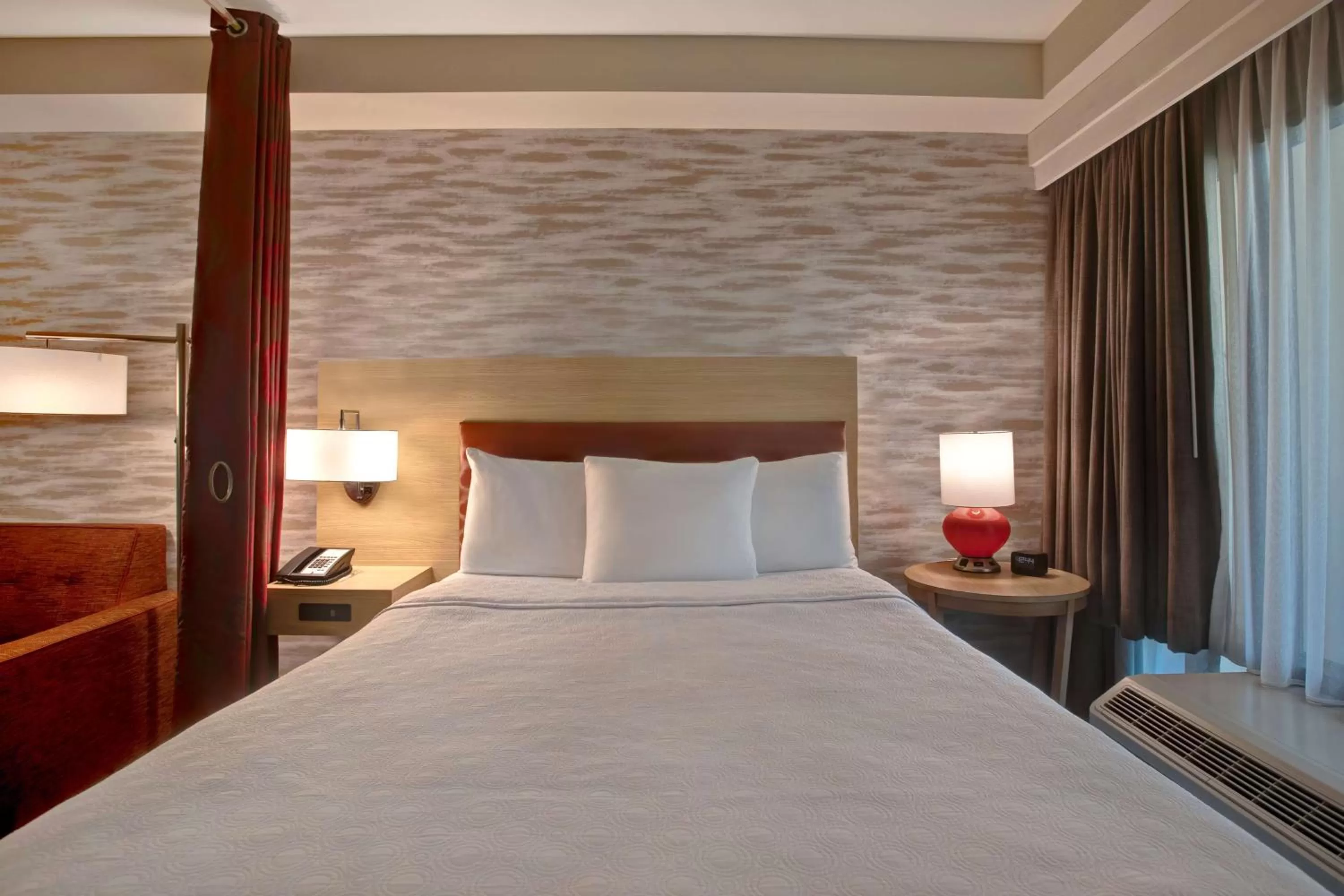 Bed in Home2 Suites By Hilton San Antonio on the Riverwalk