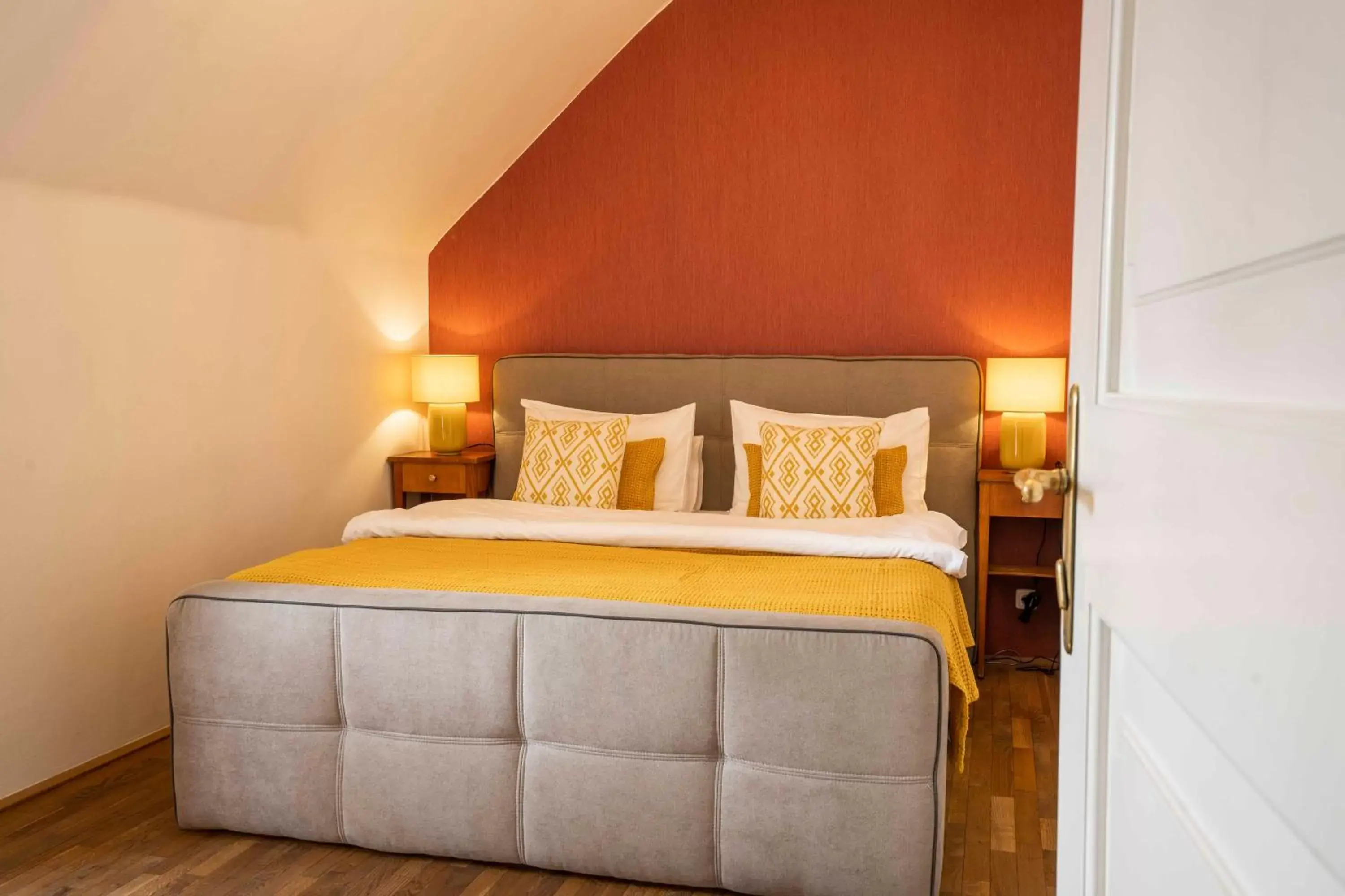 Bed in Schlosswirt zu Anif - Hotel und Restaurant