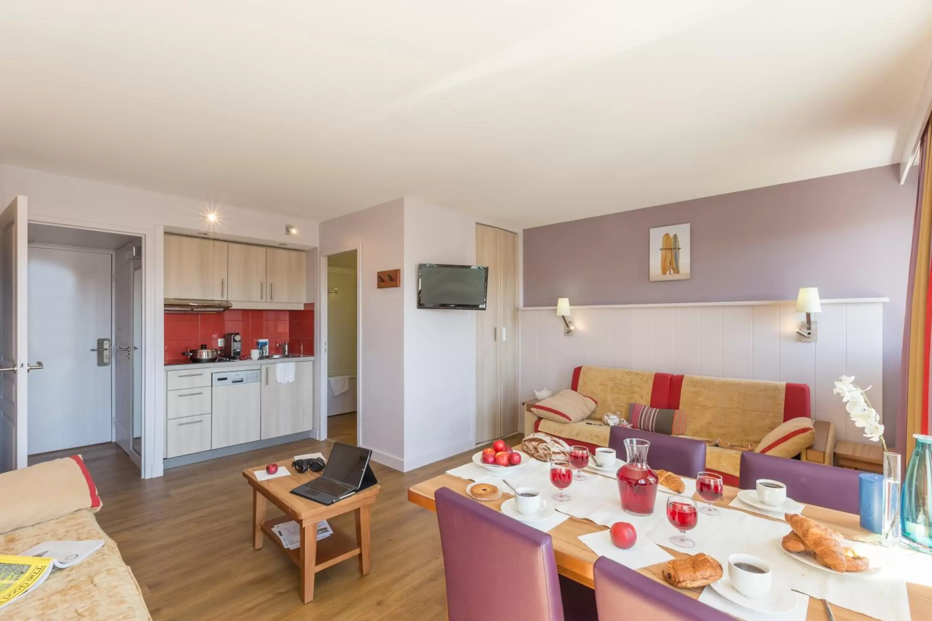 Bed, Dining Area in Résidence Pierre & Vacances Premium Haguna