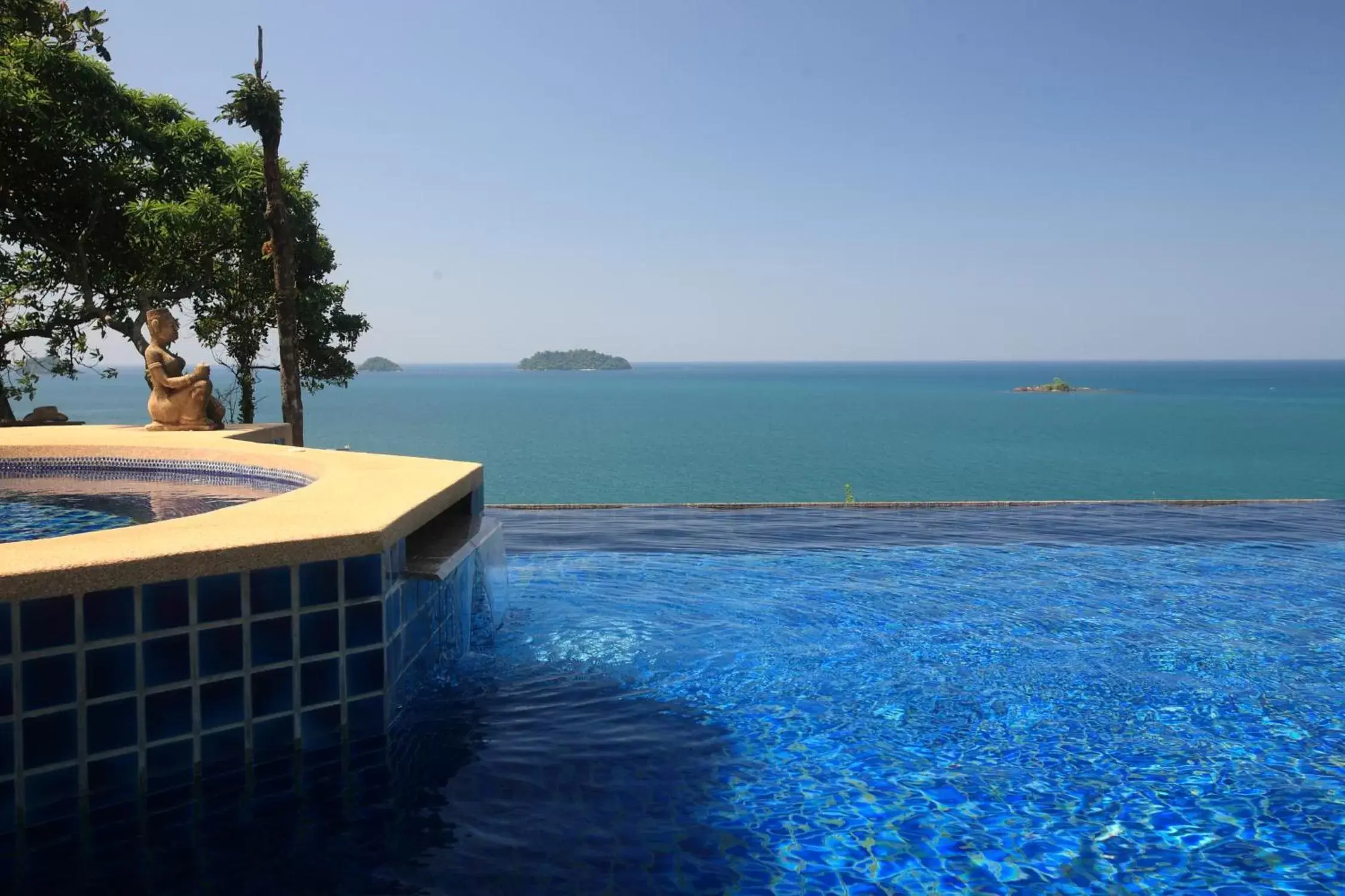 Swimming Pool in Koh Chang Cliff Beach Resort