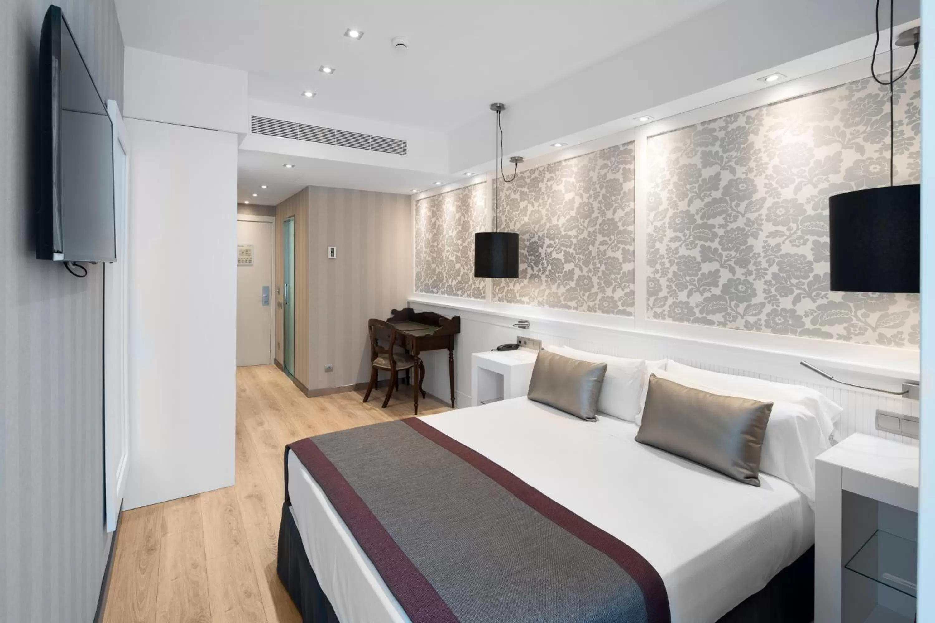 Bed in Catalonia Plaza Catalunya