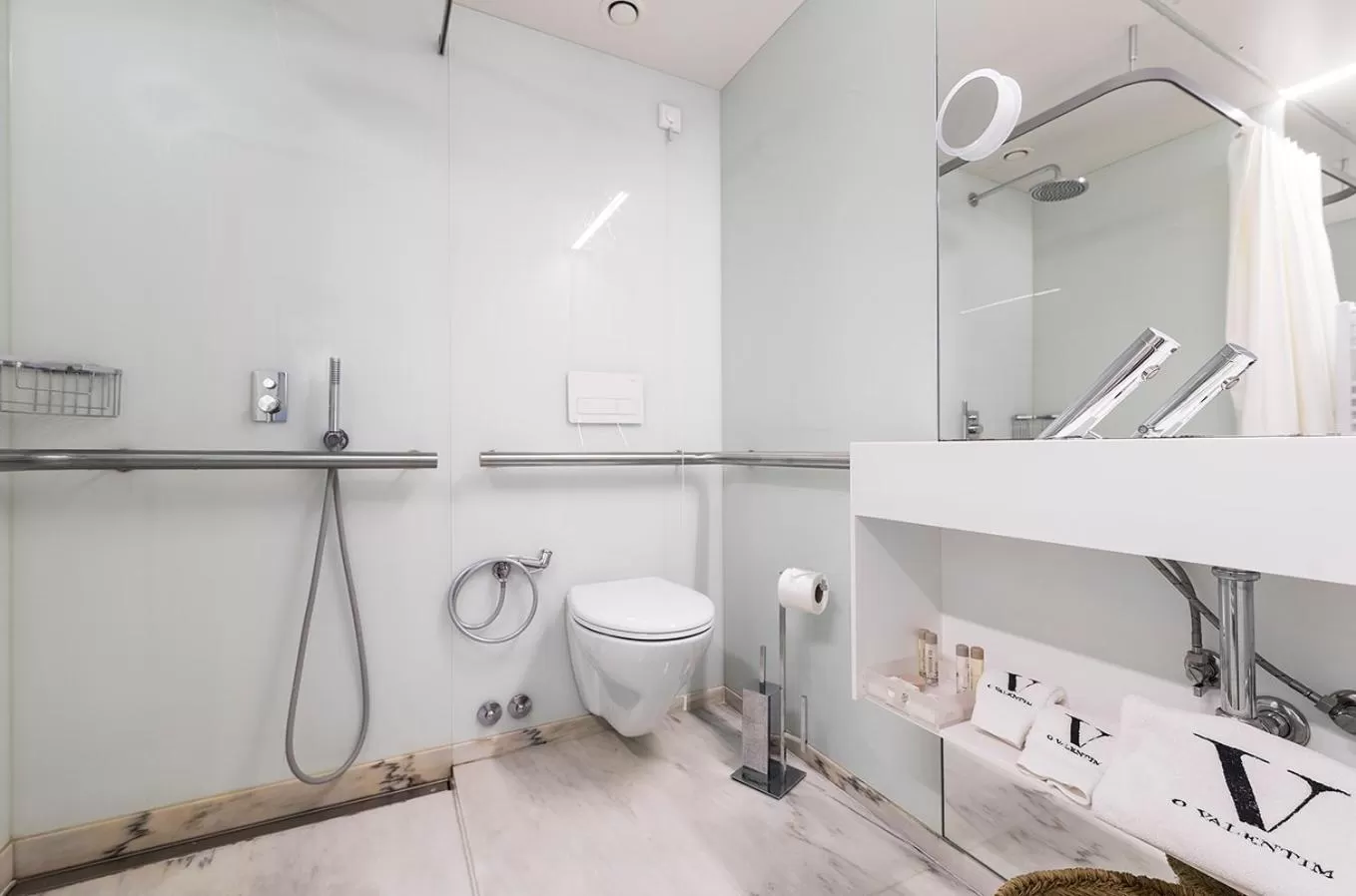 Shower in O Valentim