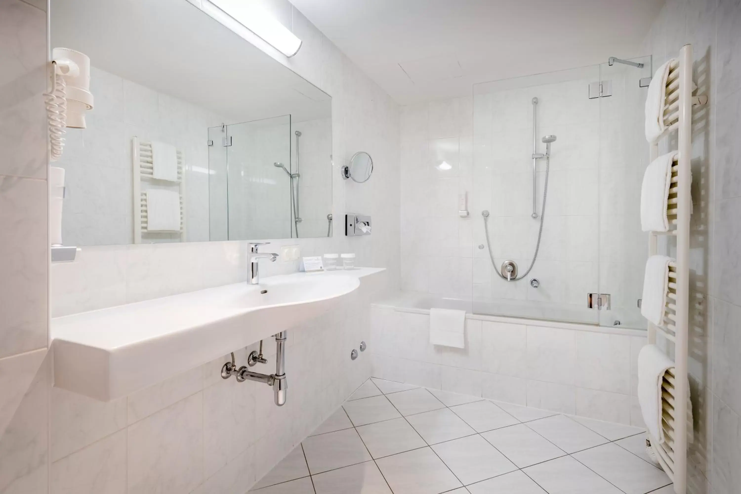 Shower, Bathroom in Hotel IMLAUER & Bräu