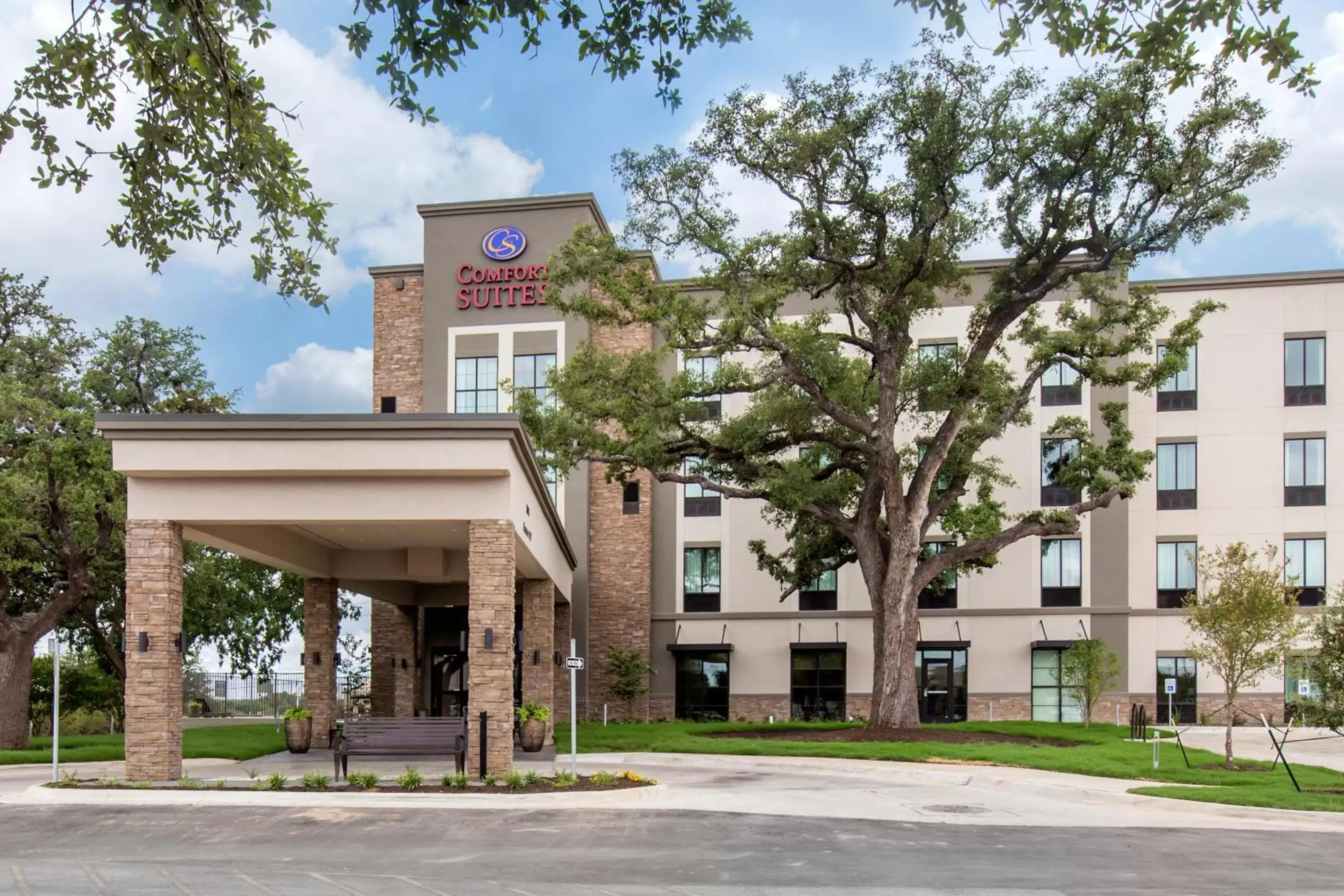 Property building in Comfort Suites - South Austin Property building in Comfort Suites - South Austin